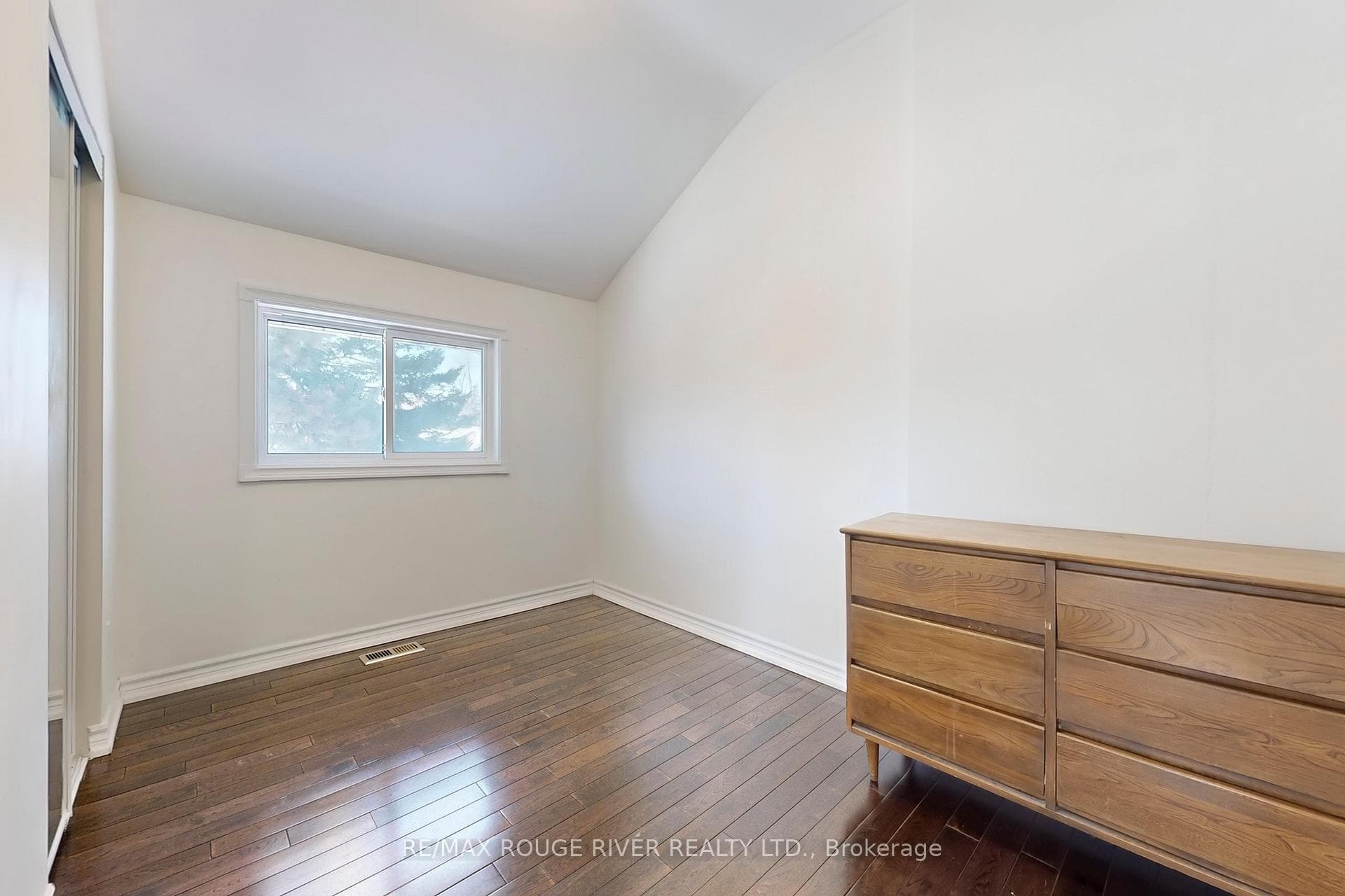 5 Billington Crescent photo 16