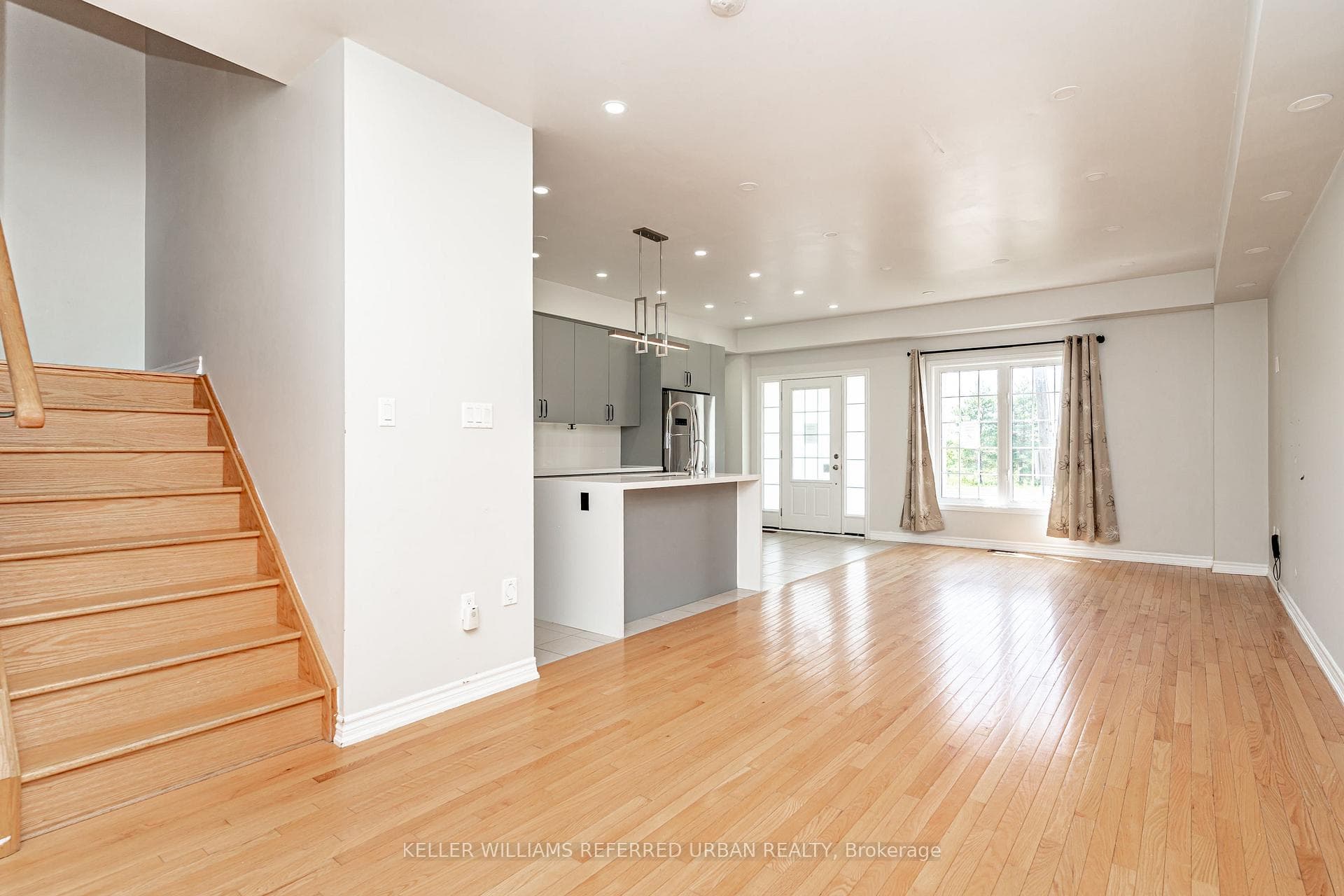 13313 Bathurst Street photo 5