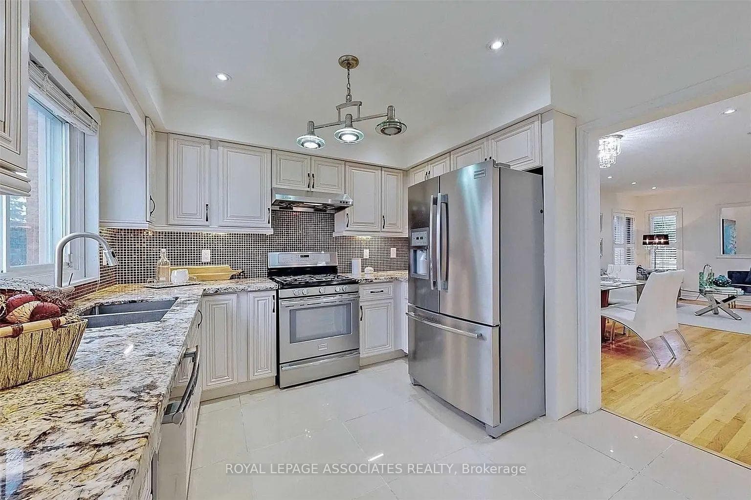 44 Alpine Crescent Unit UPPER photo 2