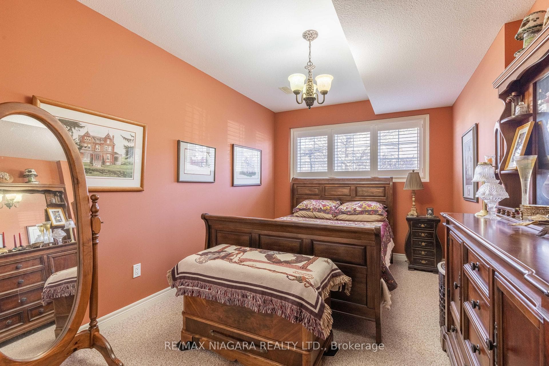 8750 Upper Canada Drive photo 21