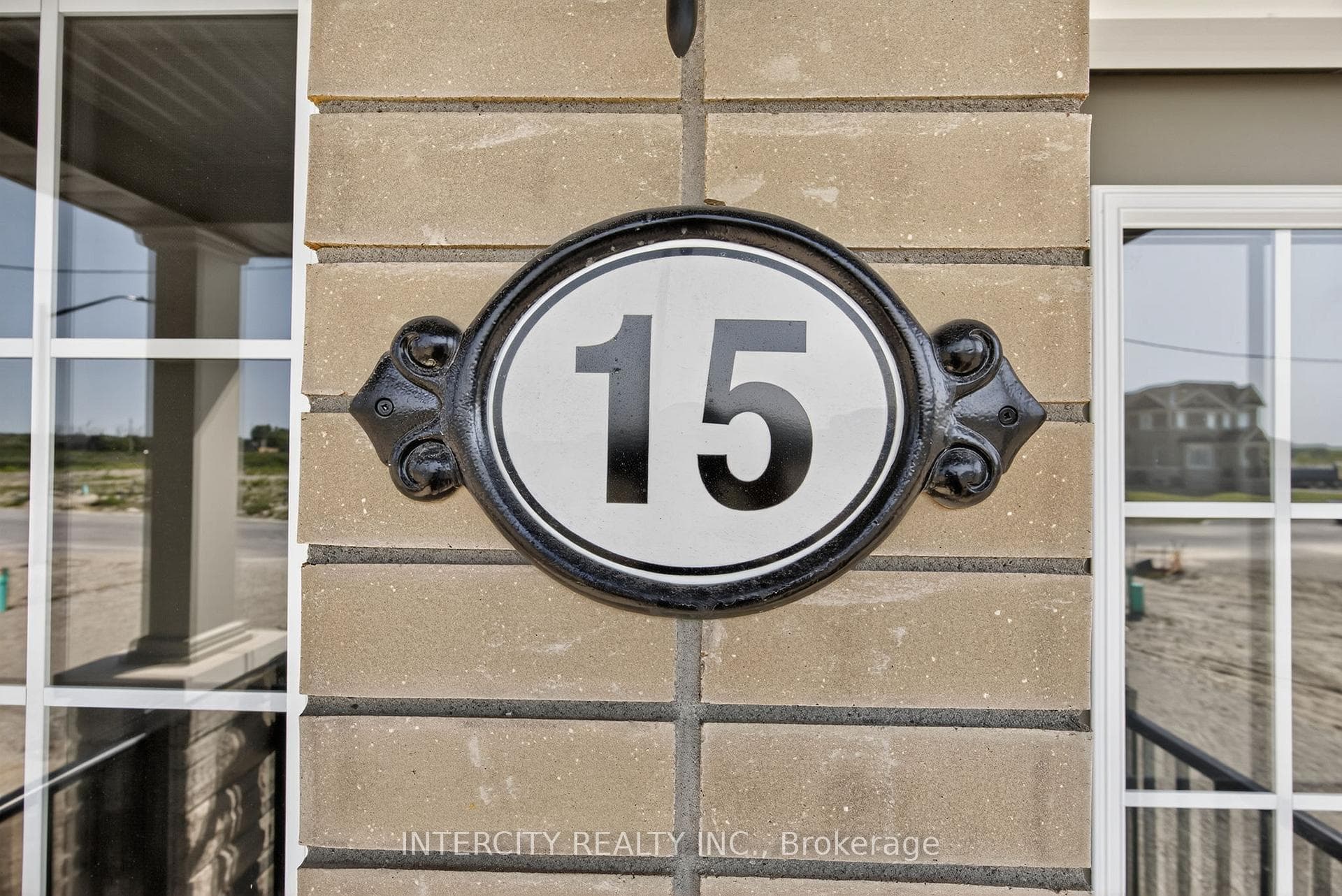 15 Avalon Drive photo 4