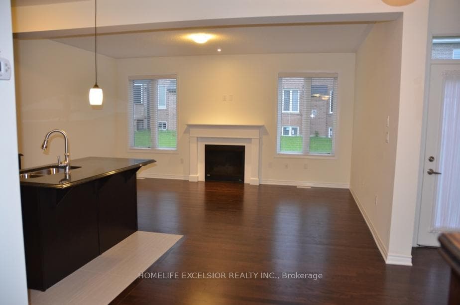 130 Major Crescent photo 4