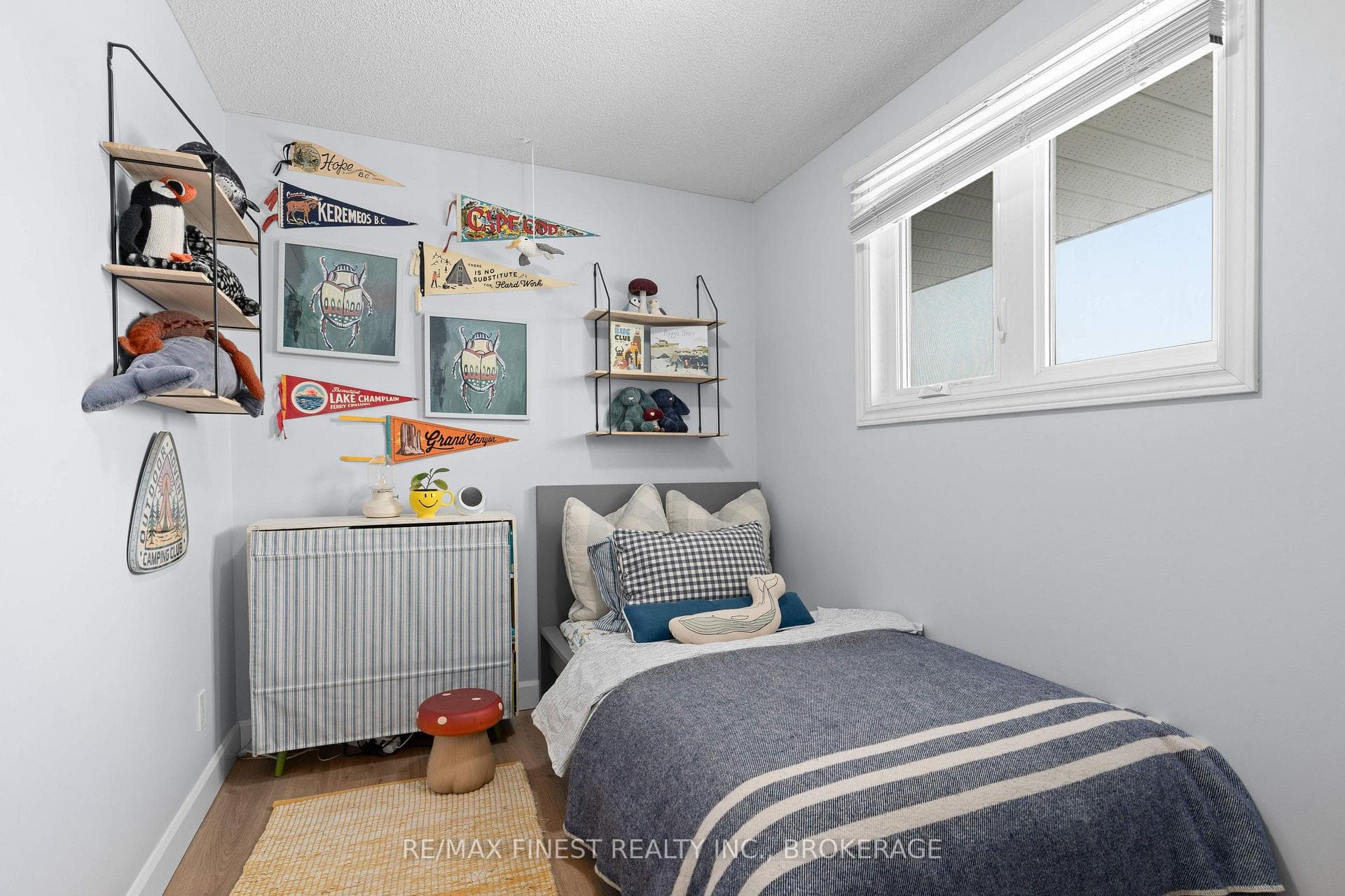 298 Vanguard Court photo 28