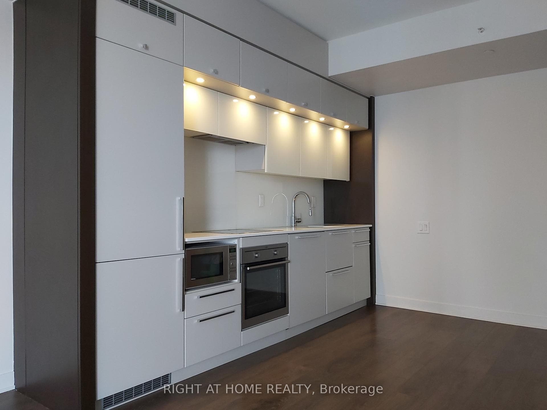 15 Grenville Street Unit 5005 photo 4