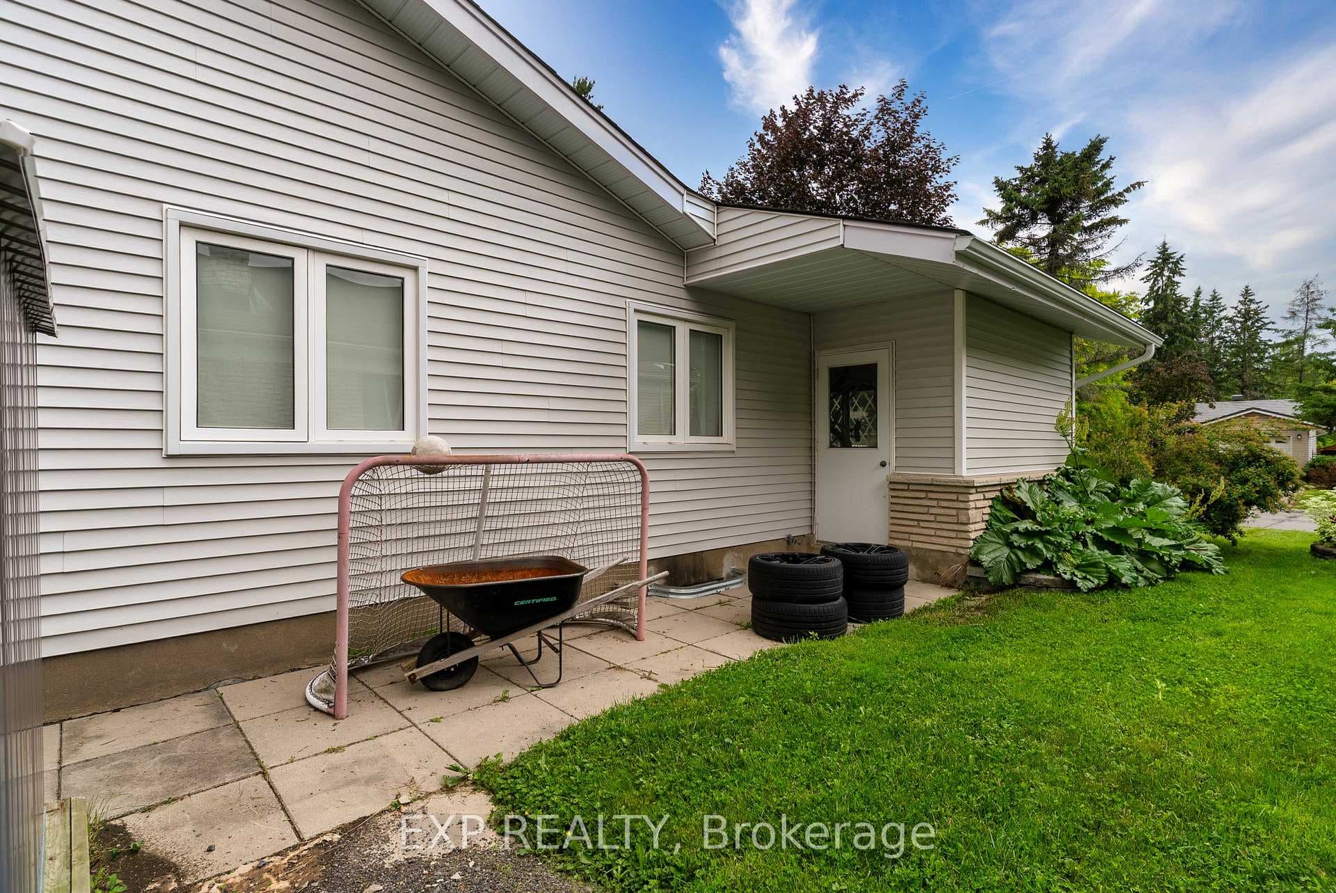 2136 Fillmore Crescent photo 47