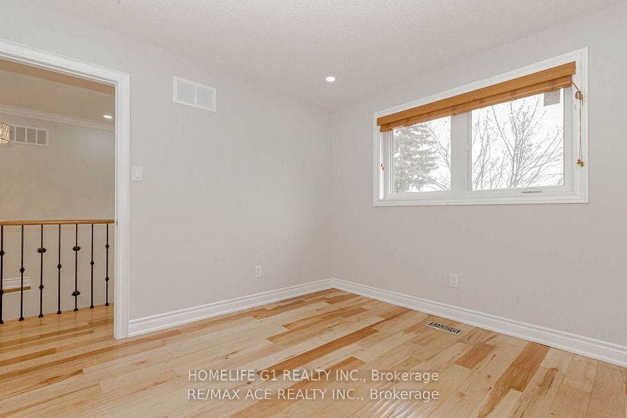1319 Greenwood Crescent photo 19