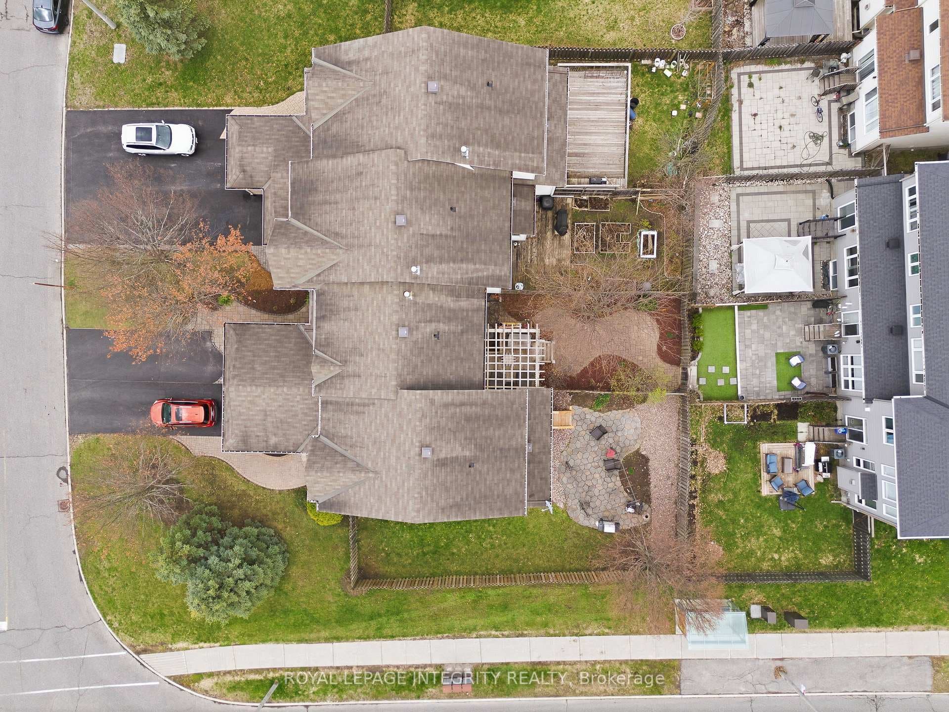 1073 Brasseur Crescent photo 35