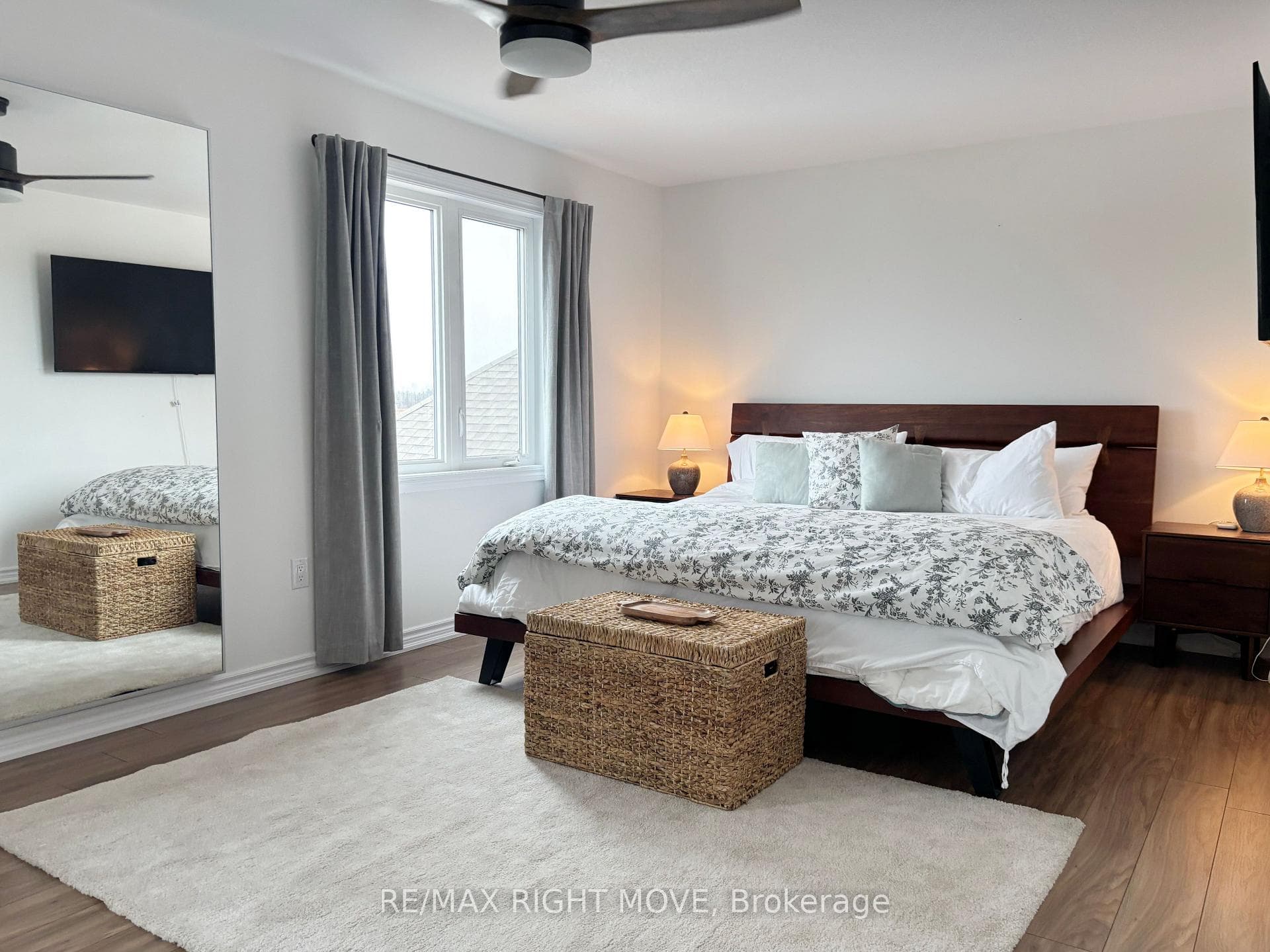 Primary - fits king bed