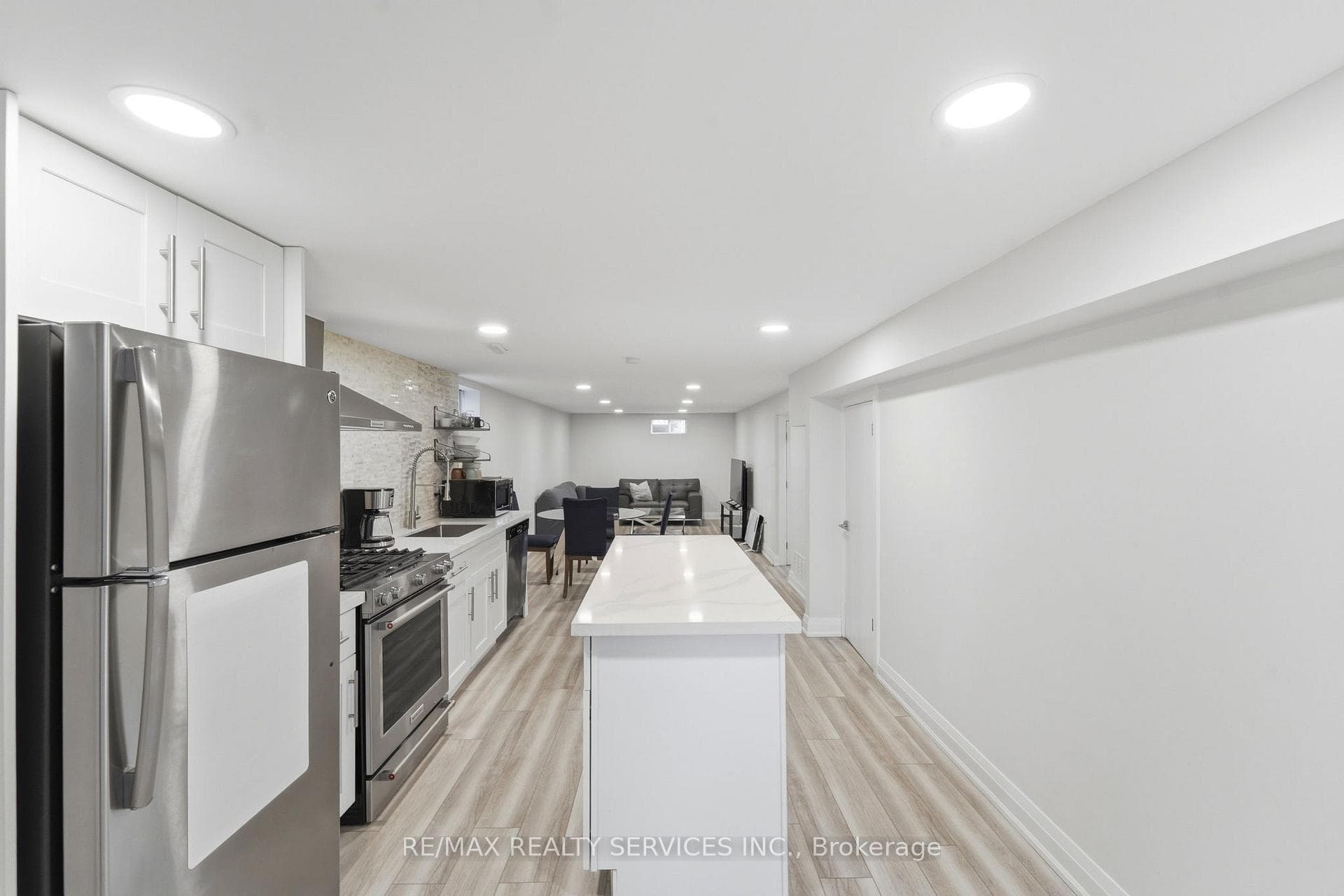 1305 Consort Crescent Unit BSMT photo 9