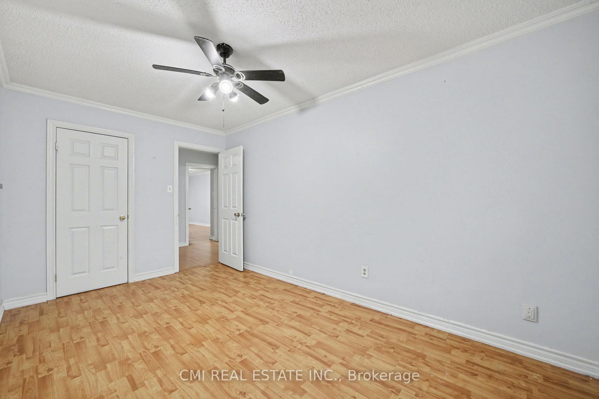 993 Lucerne Crescent photo 14