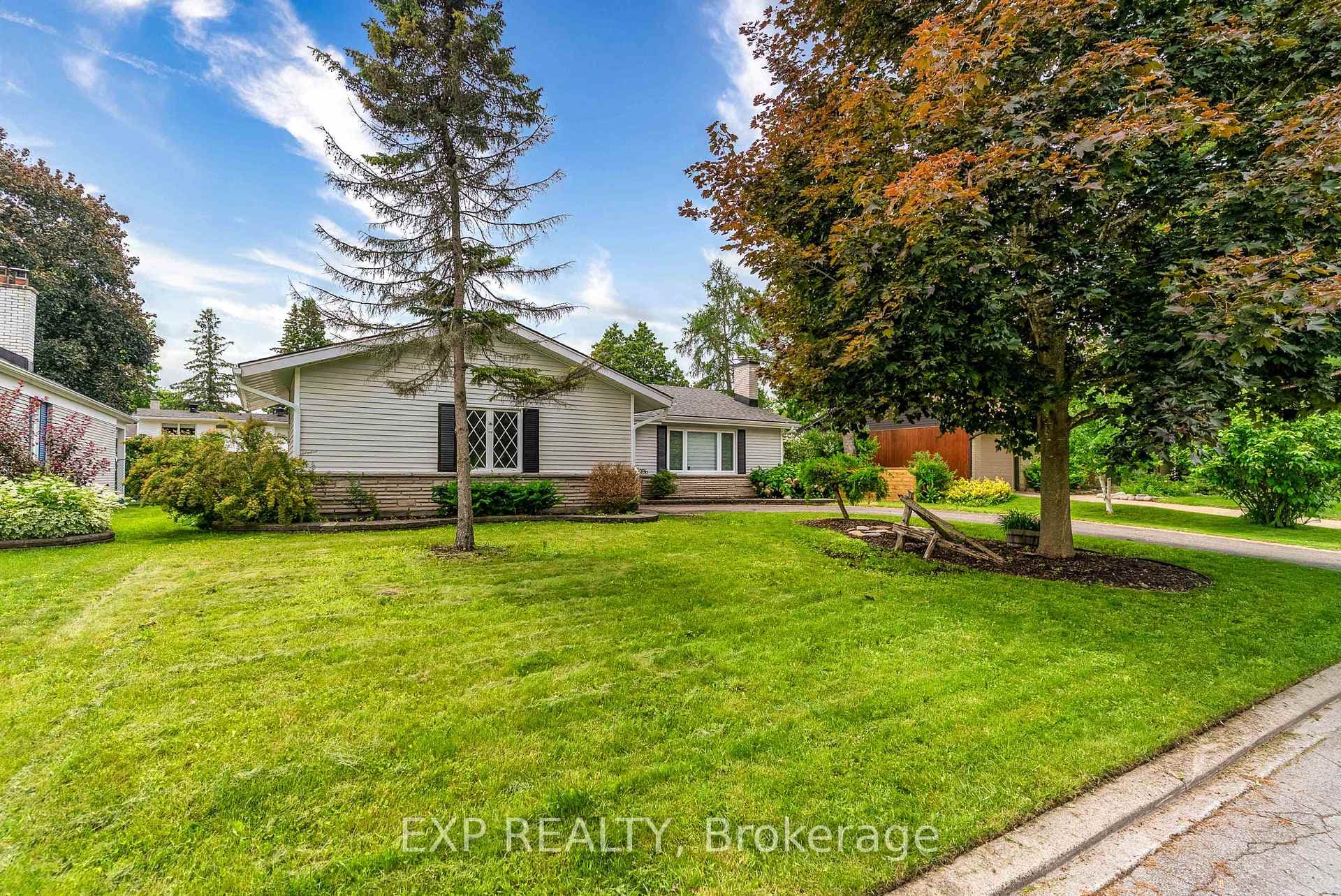 2136 Fillmore Crescent photo 1