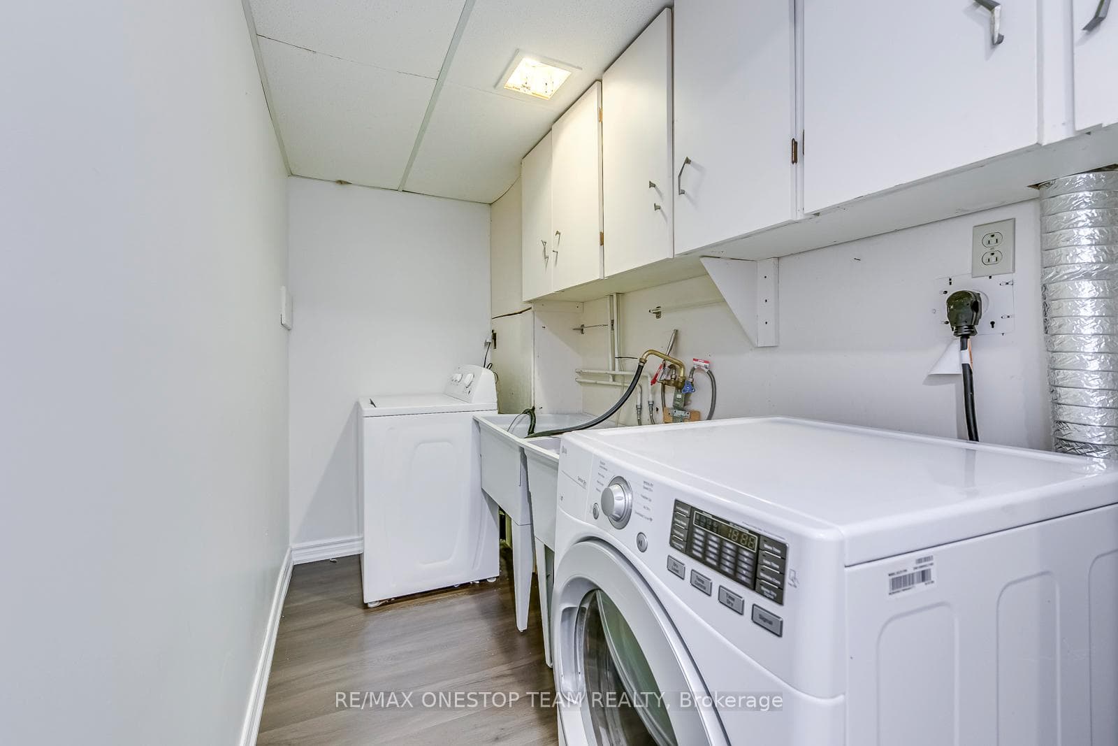 1068 Queens Avenue photo 32