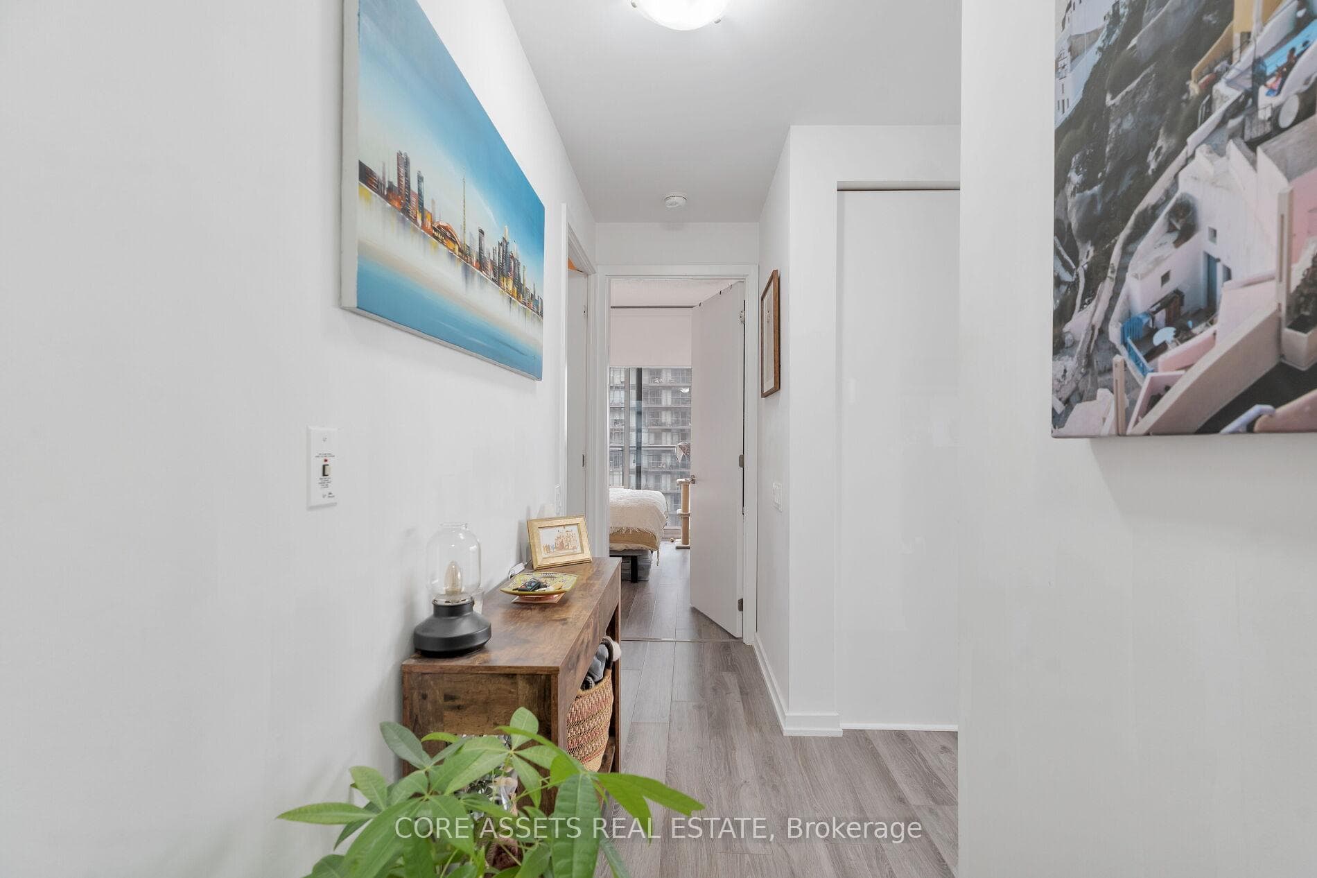103 The Queensway Avenue Unit 1013 photo 3