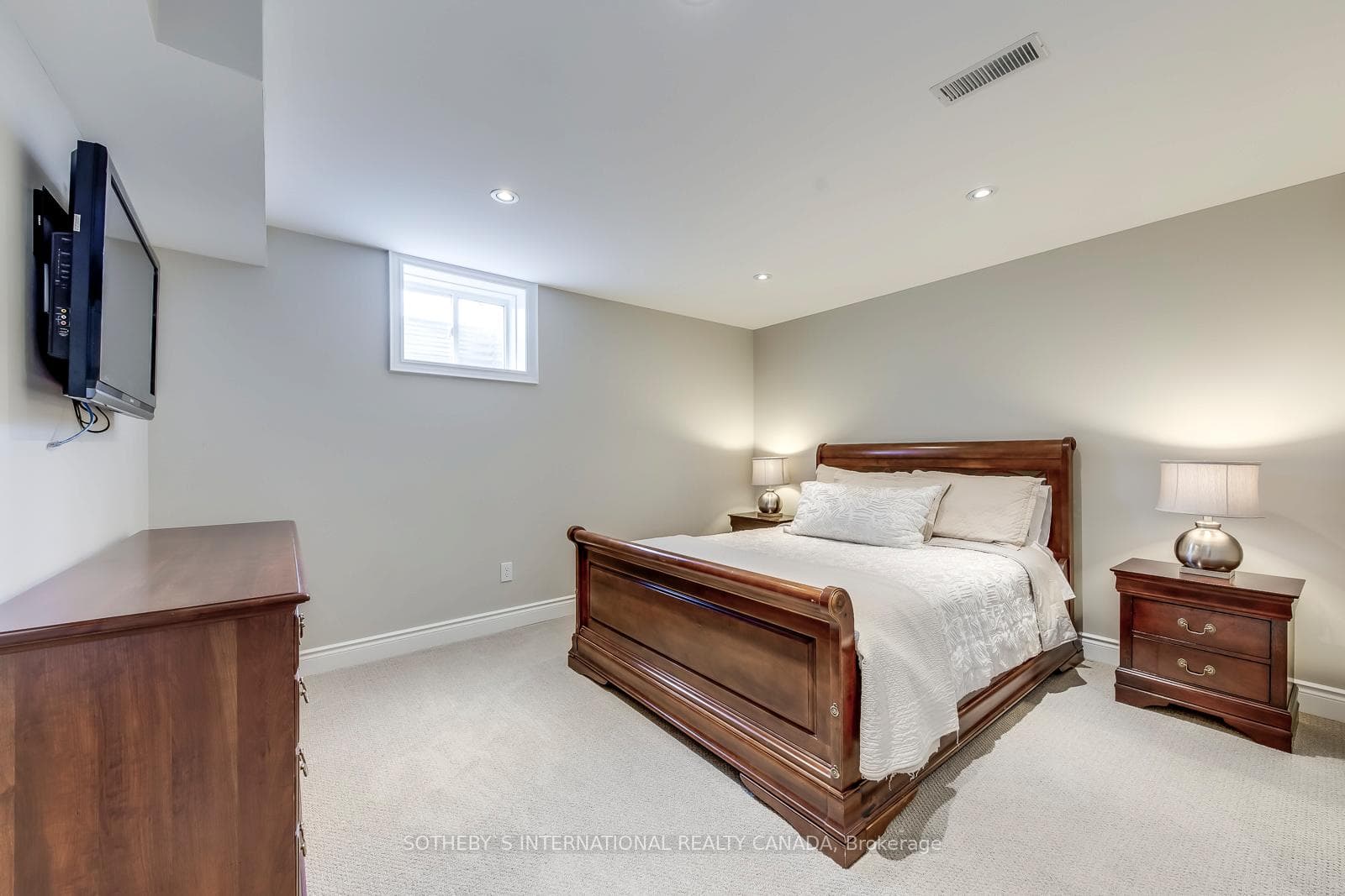 577 Renshaw Court photo 31