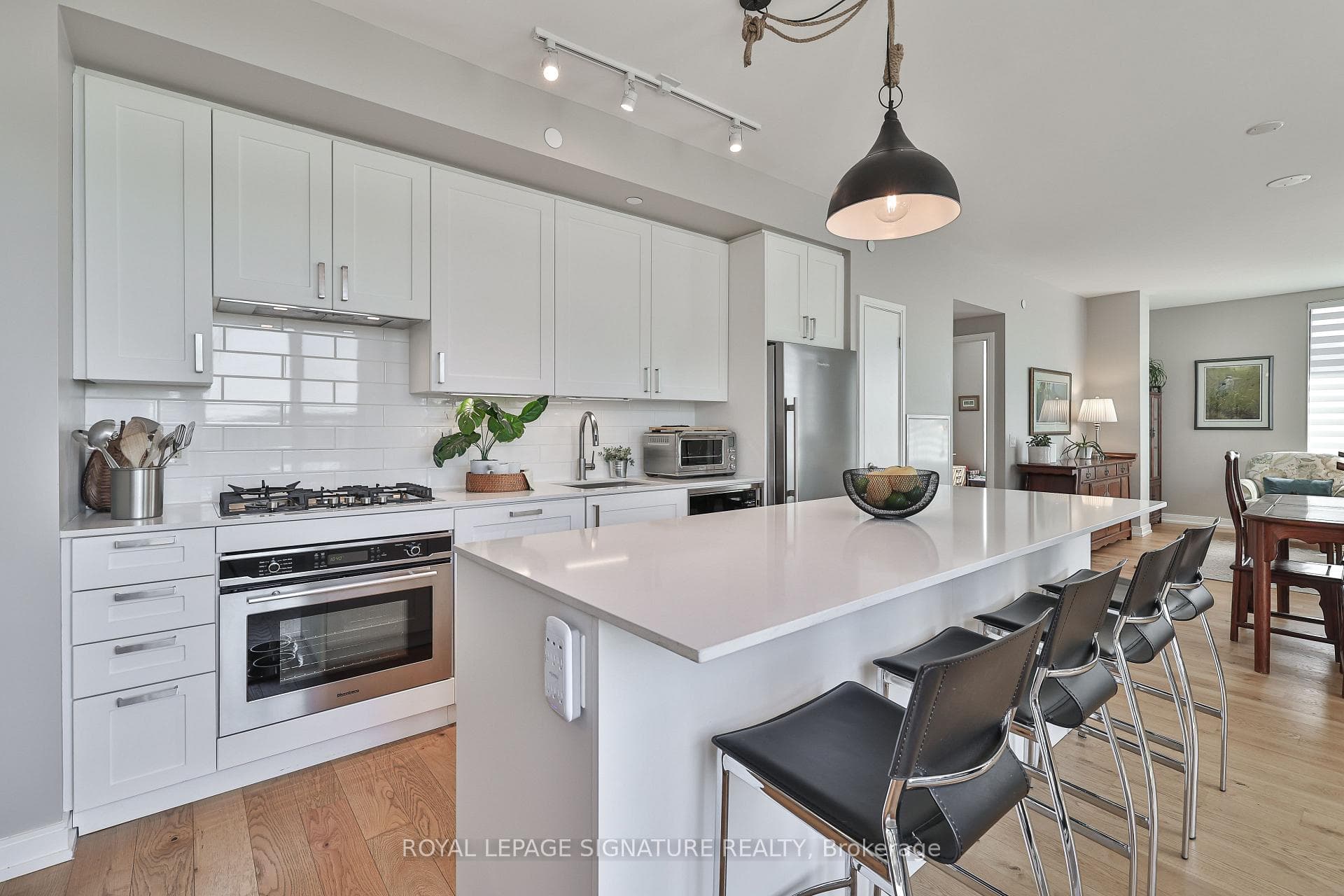 1100 Kingston Road Unit 216 photo 1