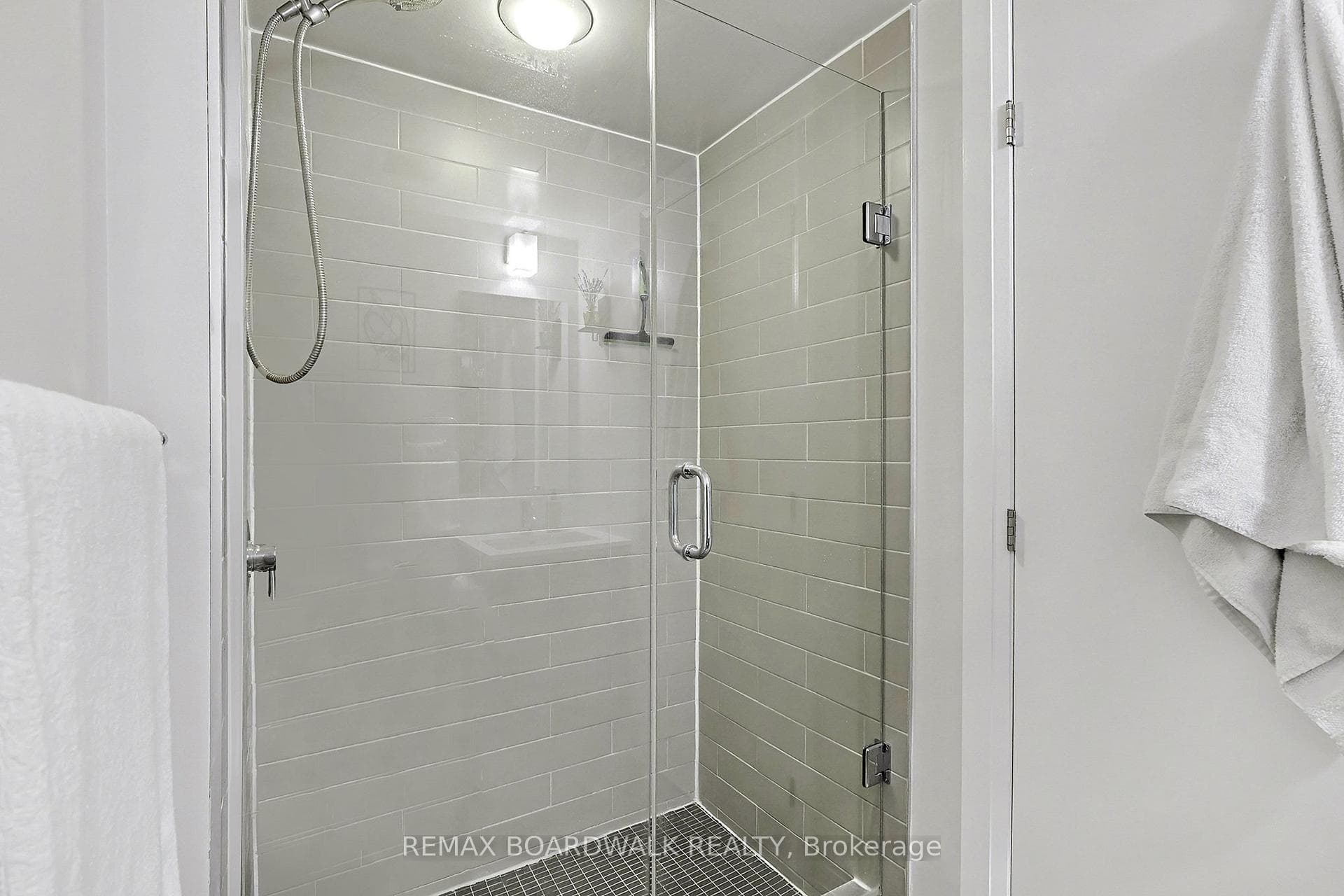 354 Gladstone Avenue Unit 710 photo 5