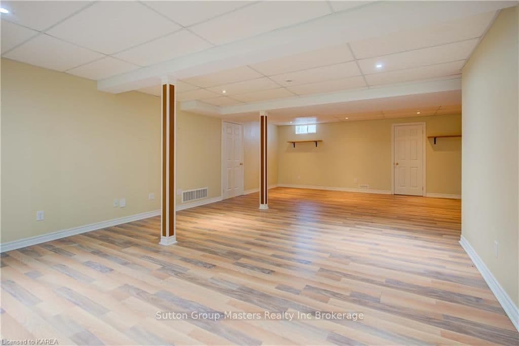 124 BRITANNIA Crescent photo 34