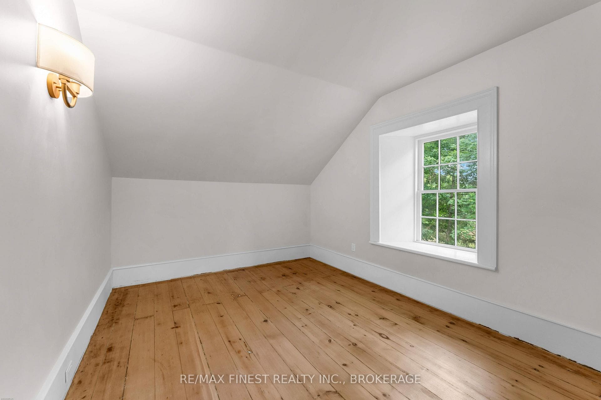4247 Henderson Road photo 32