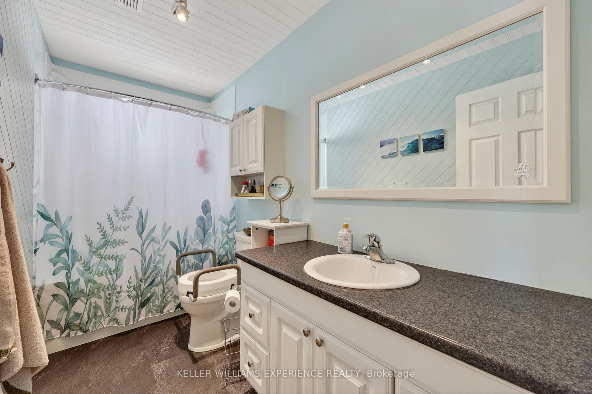 645 Bayview Drive photo 11