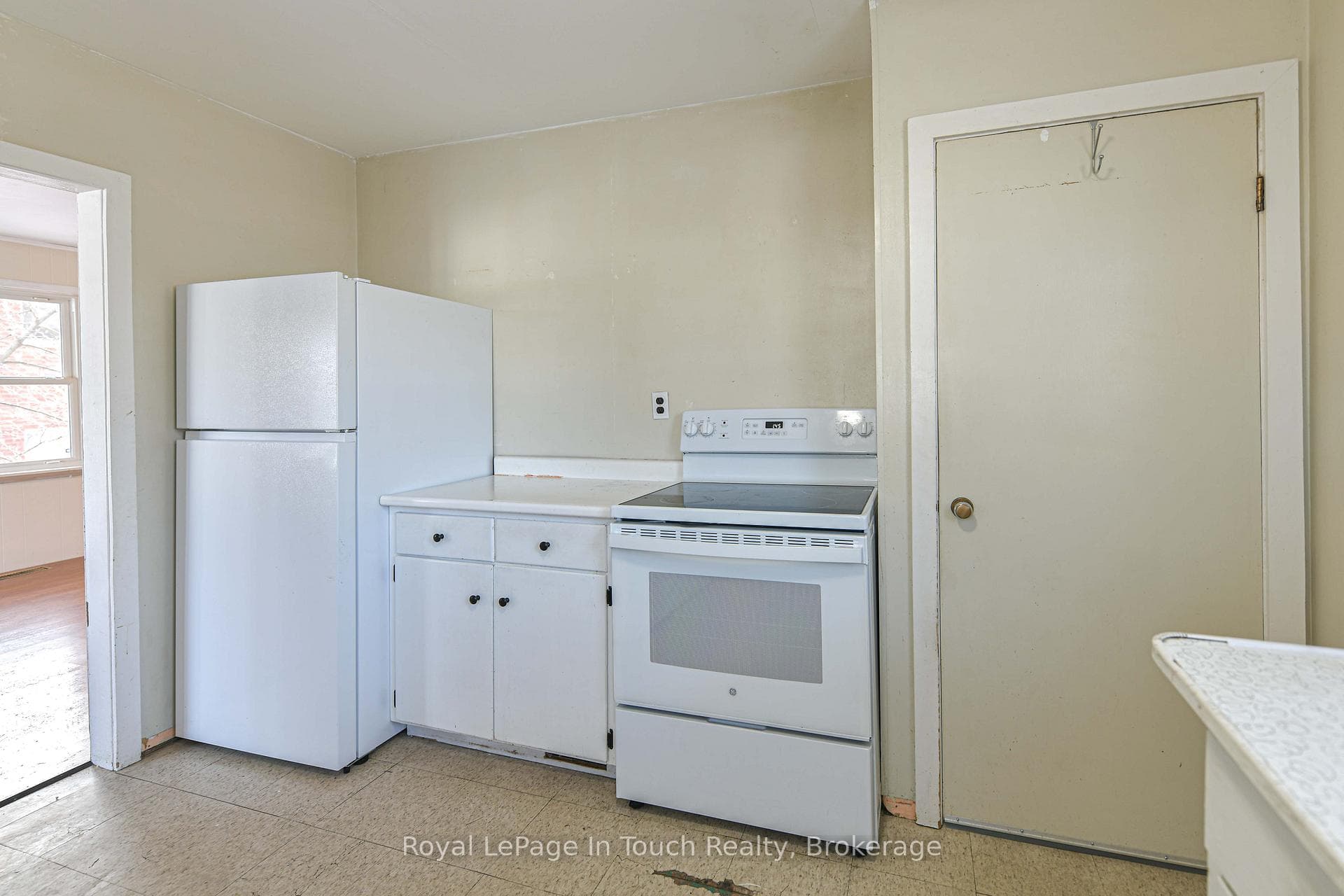 95 Westmount Drive photo 18
