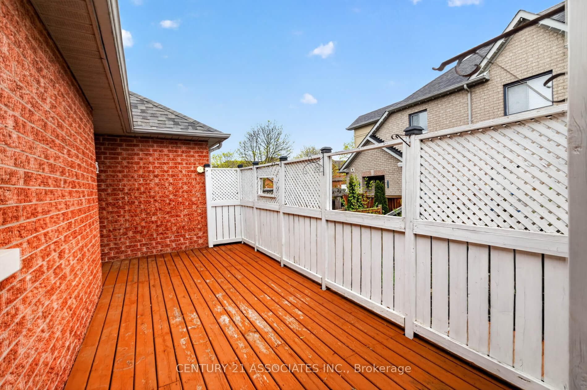 1817 Woodgate Court photo 35
