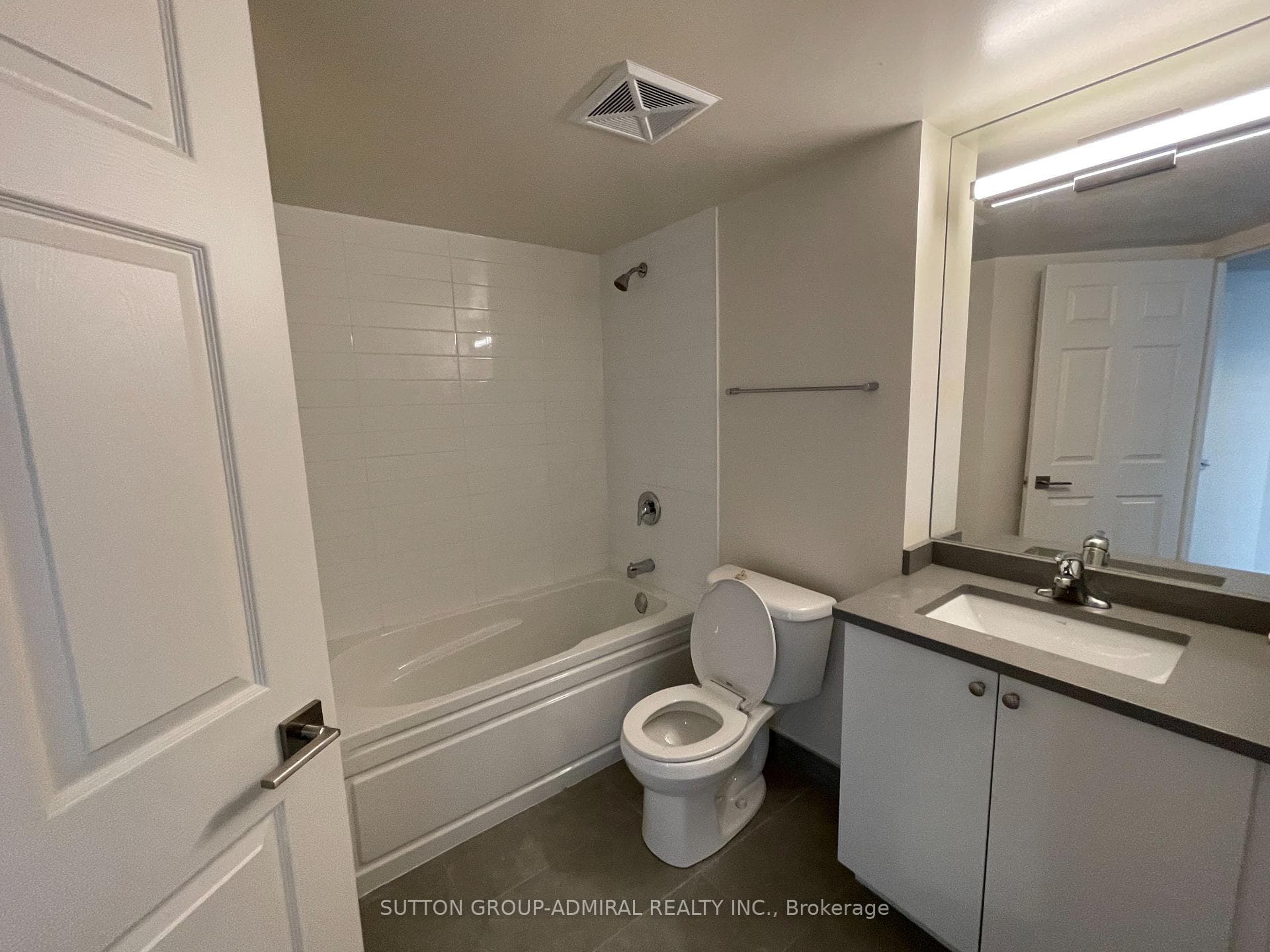 736 Bay Street Unit 1909 photo 2