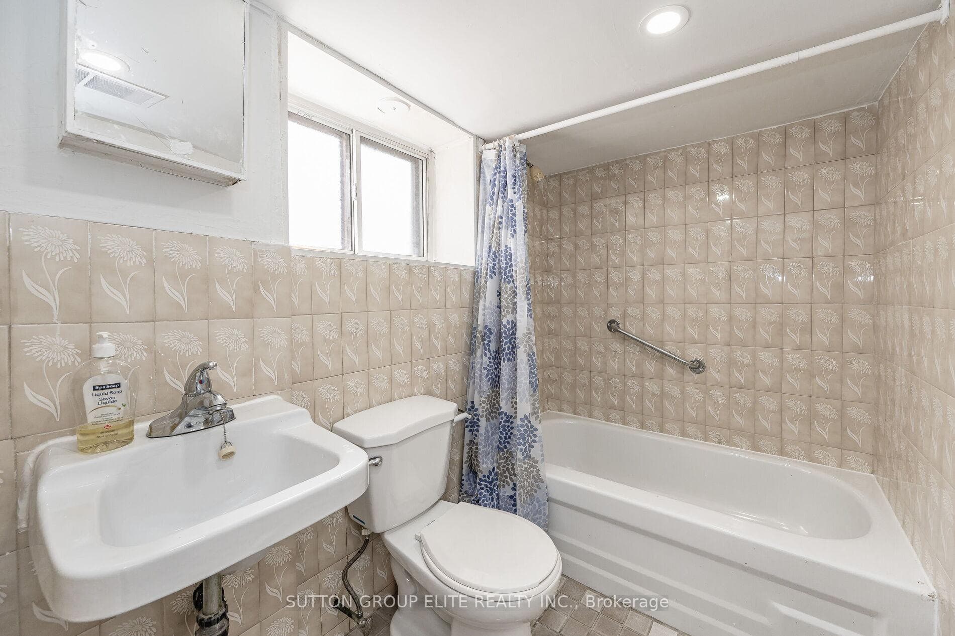23 Burnfield Avenue Unit Lower photo 9