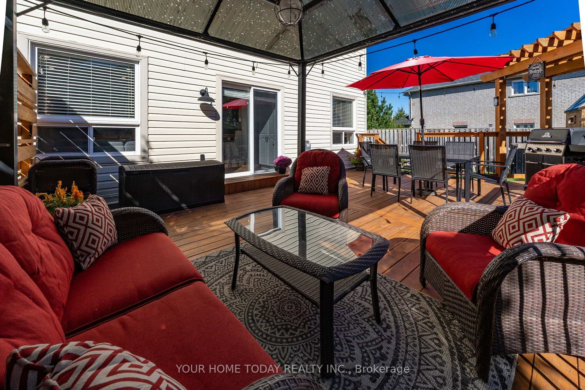91 Mowat Crescent photo 38