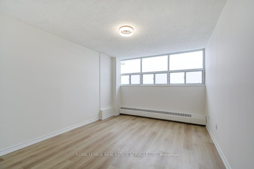 212 Kerr Street Unit 907 photo 27