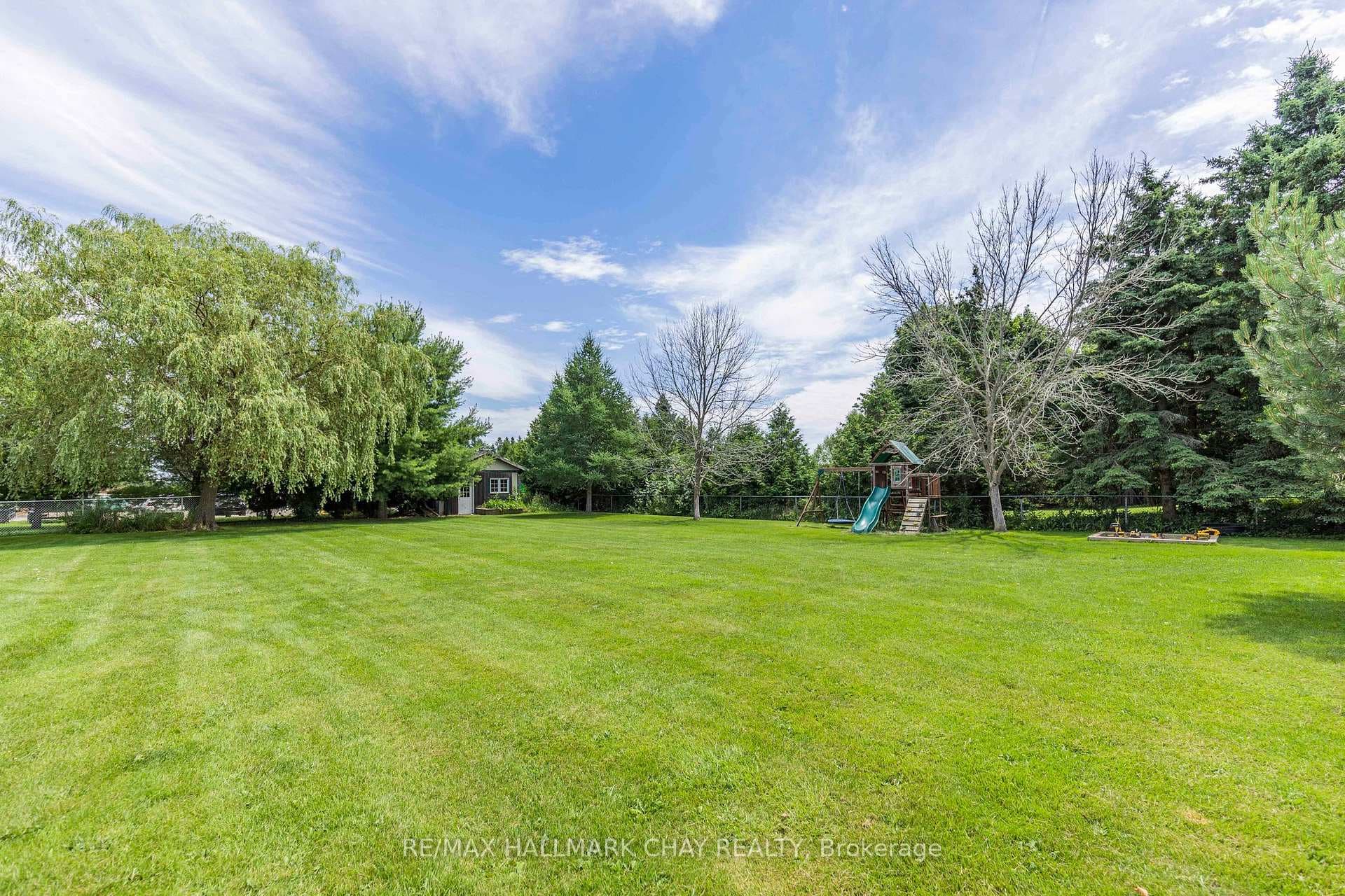 1545 15th Side Road photo 14