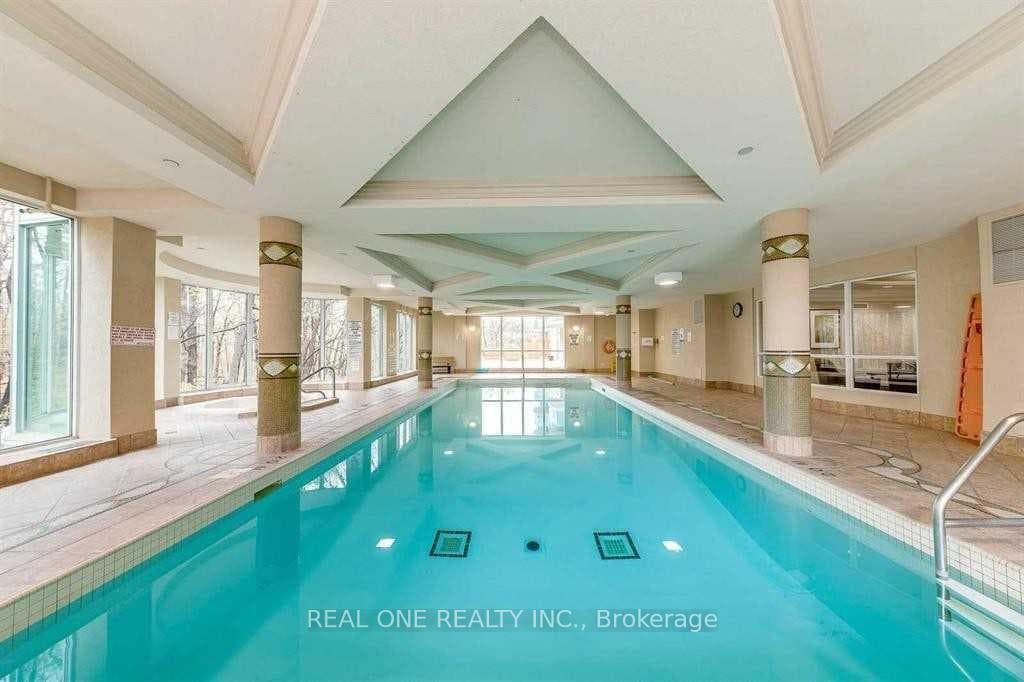 2565 Erin Centre Boulevard Unit 1403 photo 4