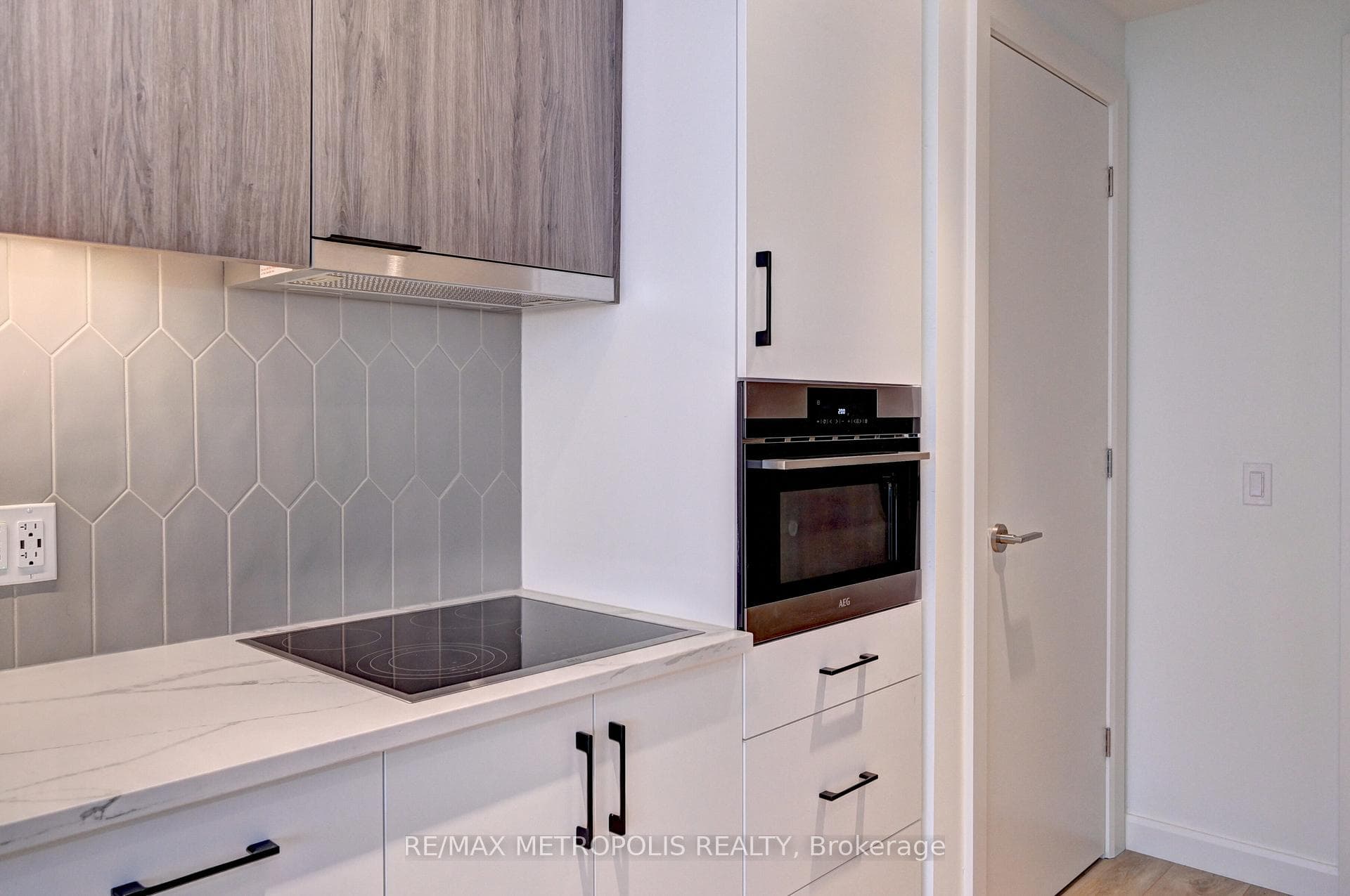 741 KING Street Unit 909 photo 14