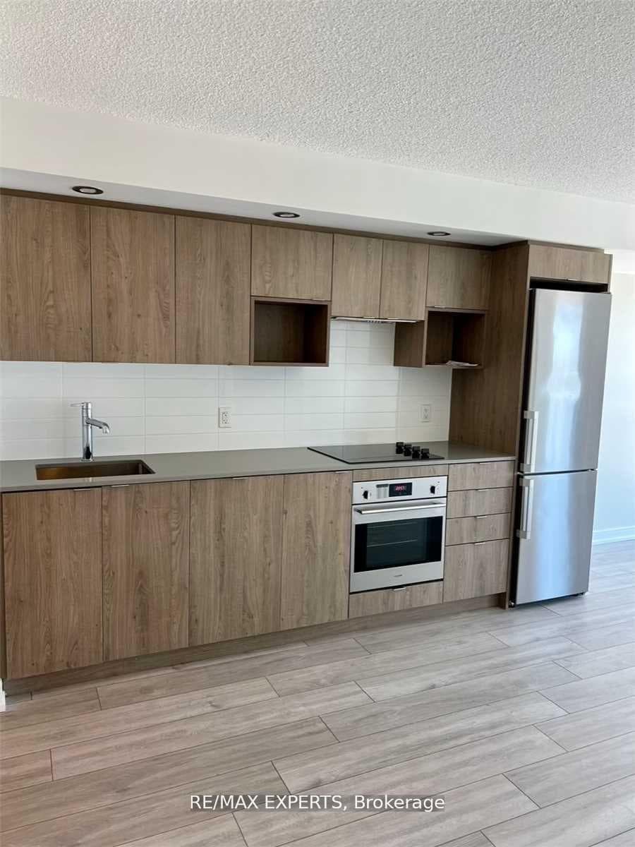 225 Village Green Square Unit 701 photo 3