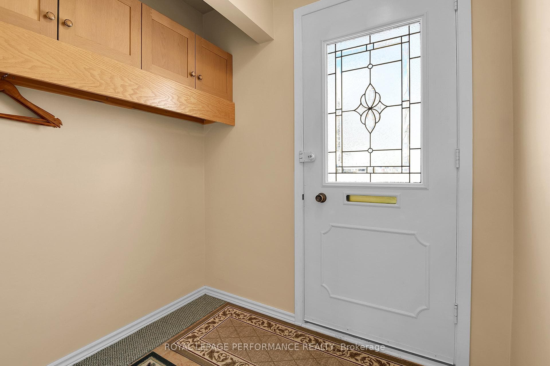 Foyer w/storage