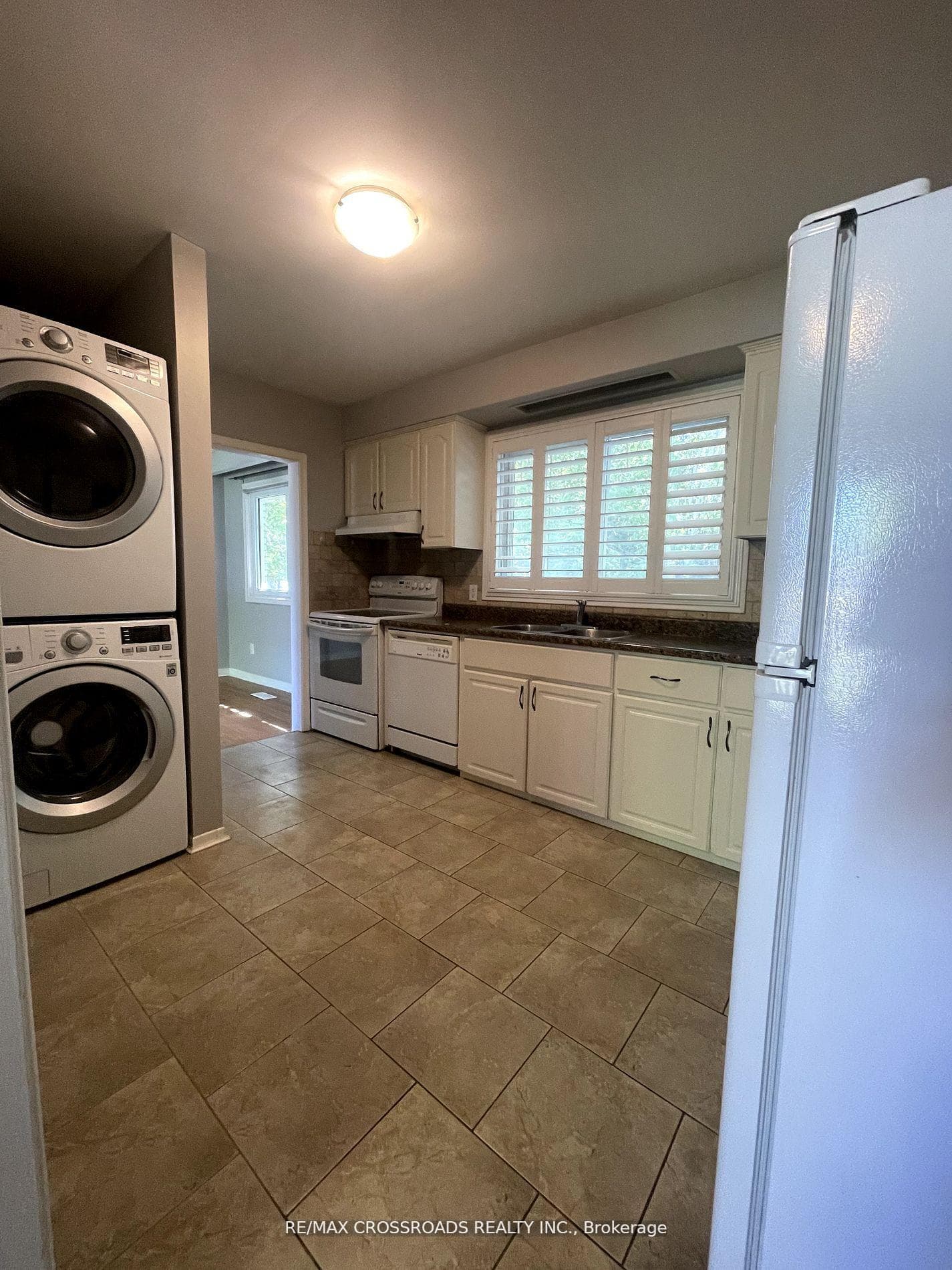 89 Ottaway Avenue Unit Upper photo 7