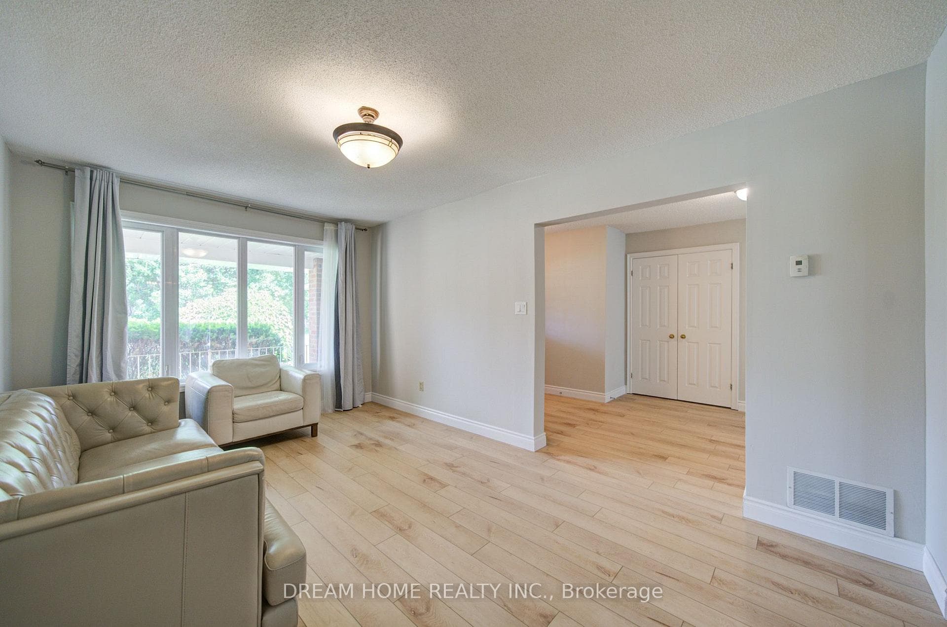 25 Yongehurst Road photo 7