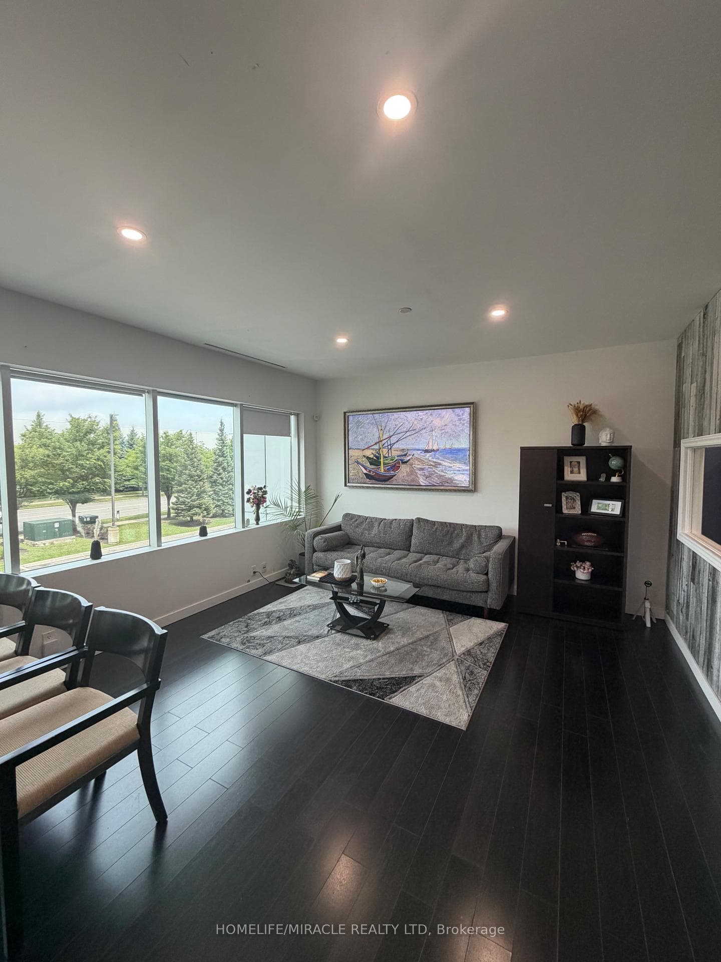 8 Zenway Boulevard photo 5