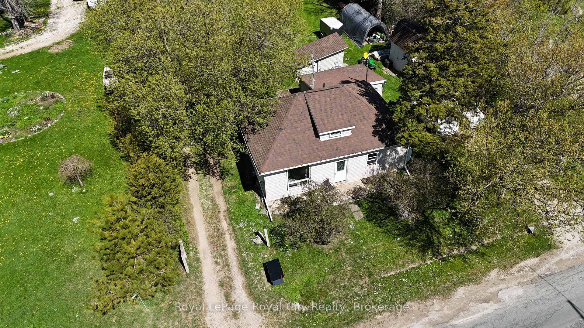 2557 Bruce Road photo 2