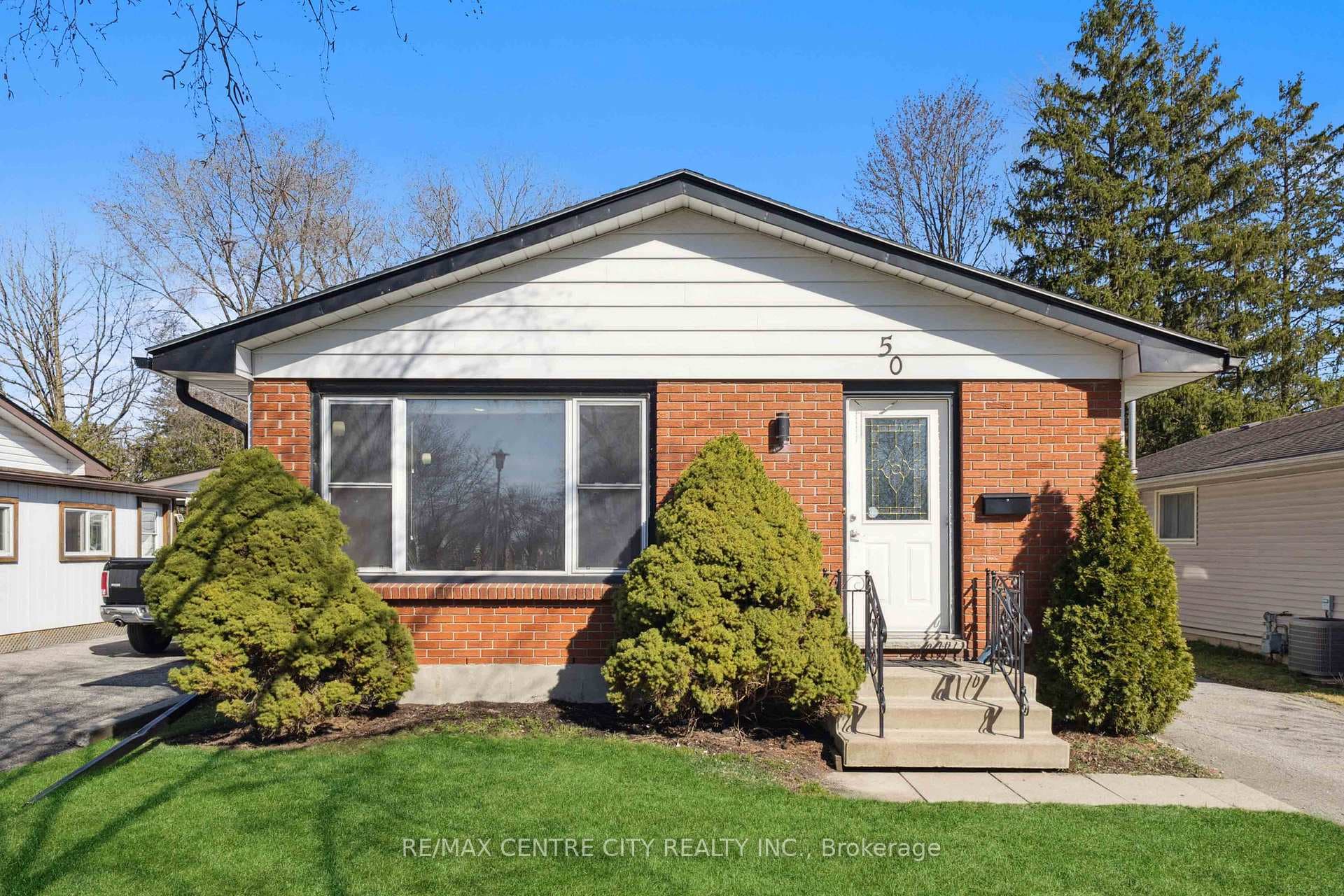 50 Stroud Crescent photo 1