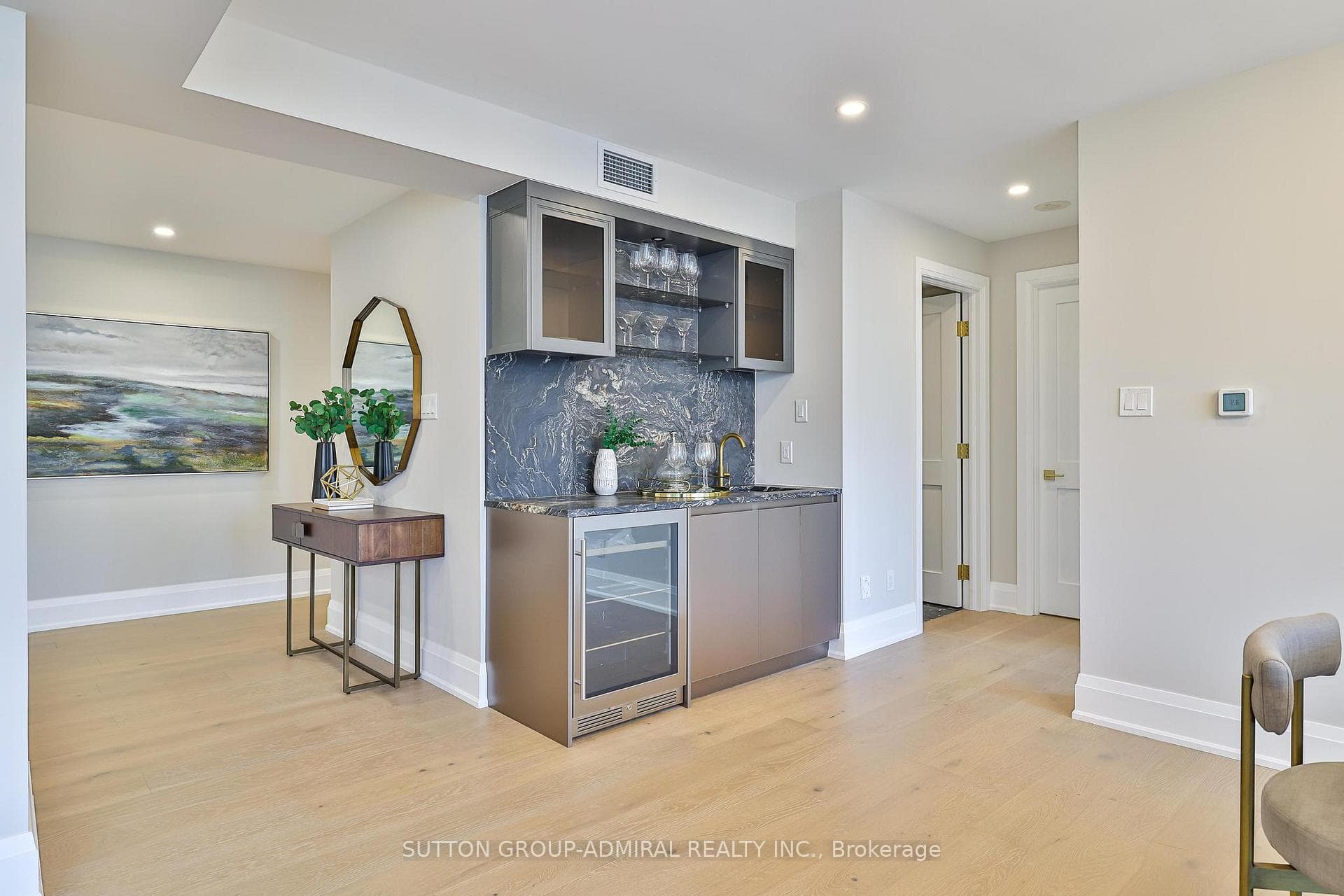 500 Avenue Road Unit 806 photo 11