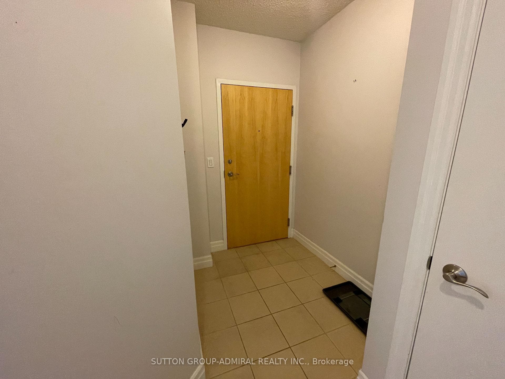 8 Scollard Street Unit 609 photo 4