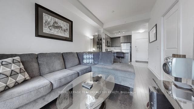 9205 Yonge Street Unit 814 photo 4