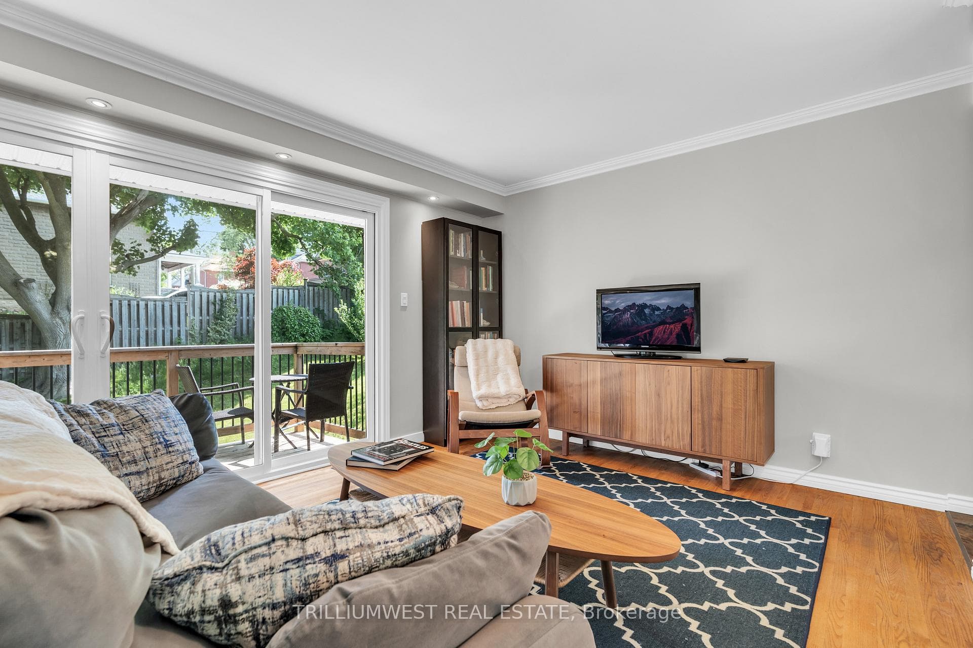 565 Moore Street photo 5
