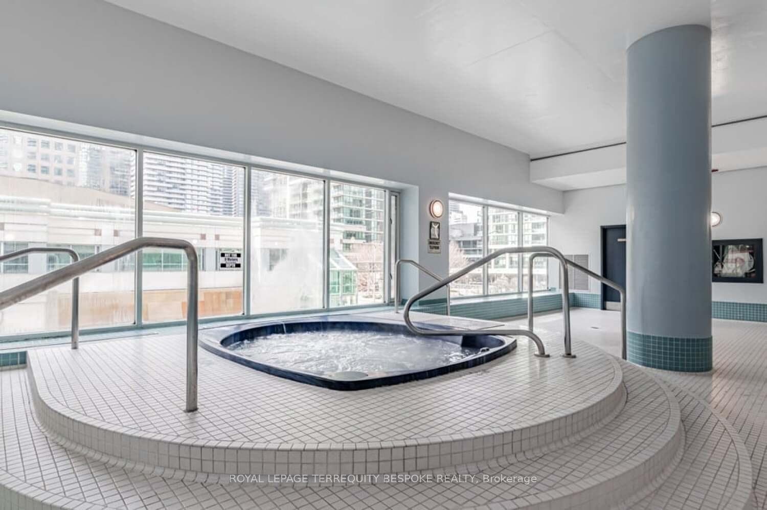 10 Queens Quay Unit 811 photo 35