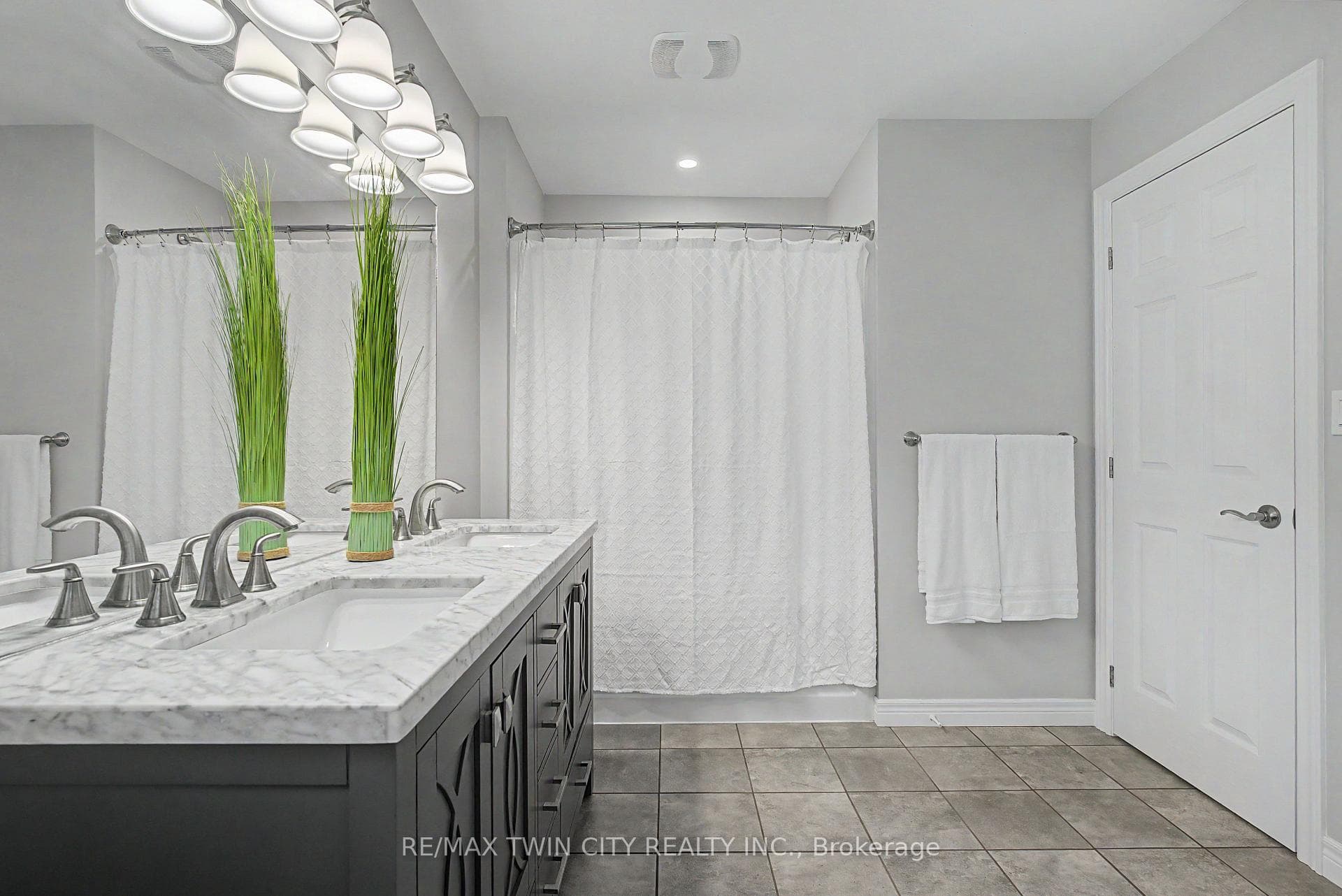 61 Maud Street photo 25