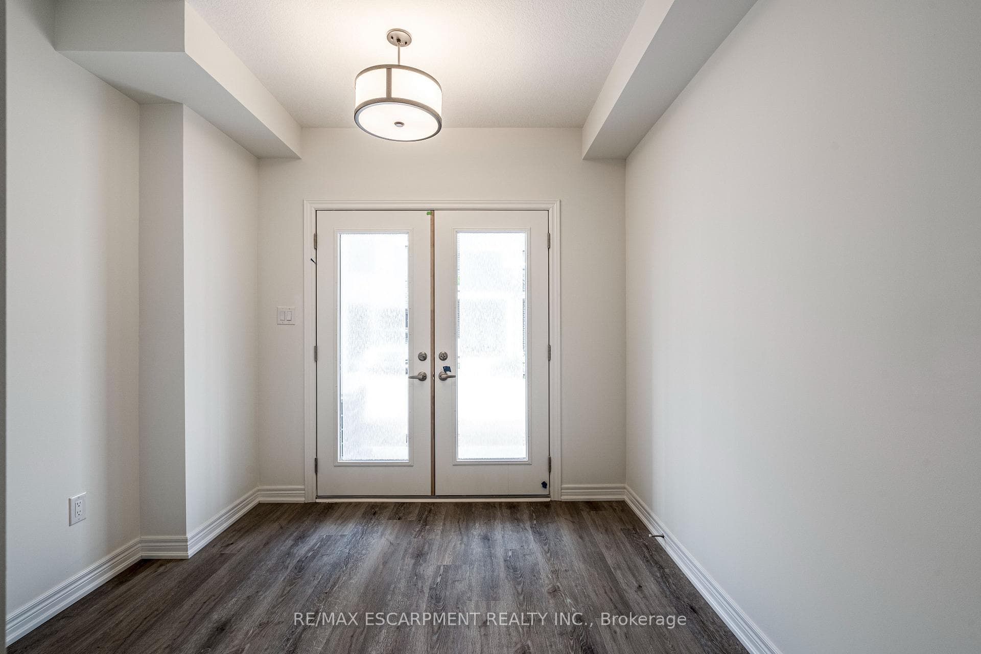 10 Dryden Lane photo 4