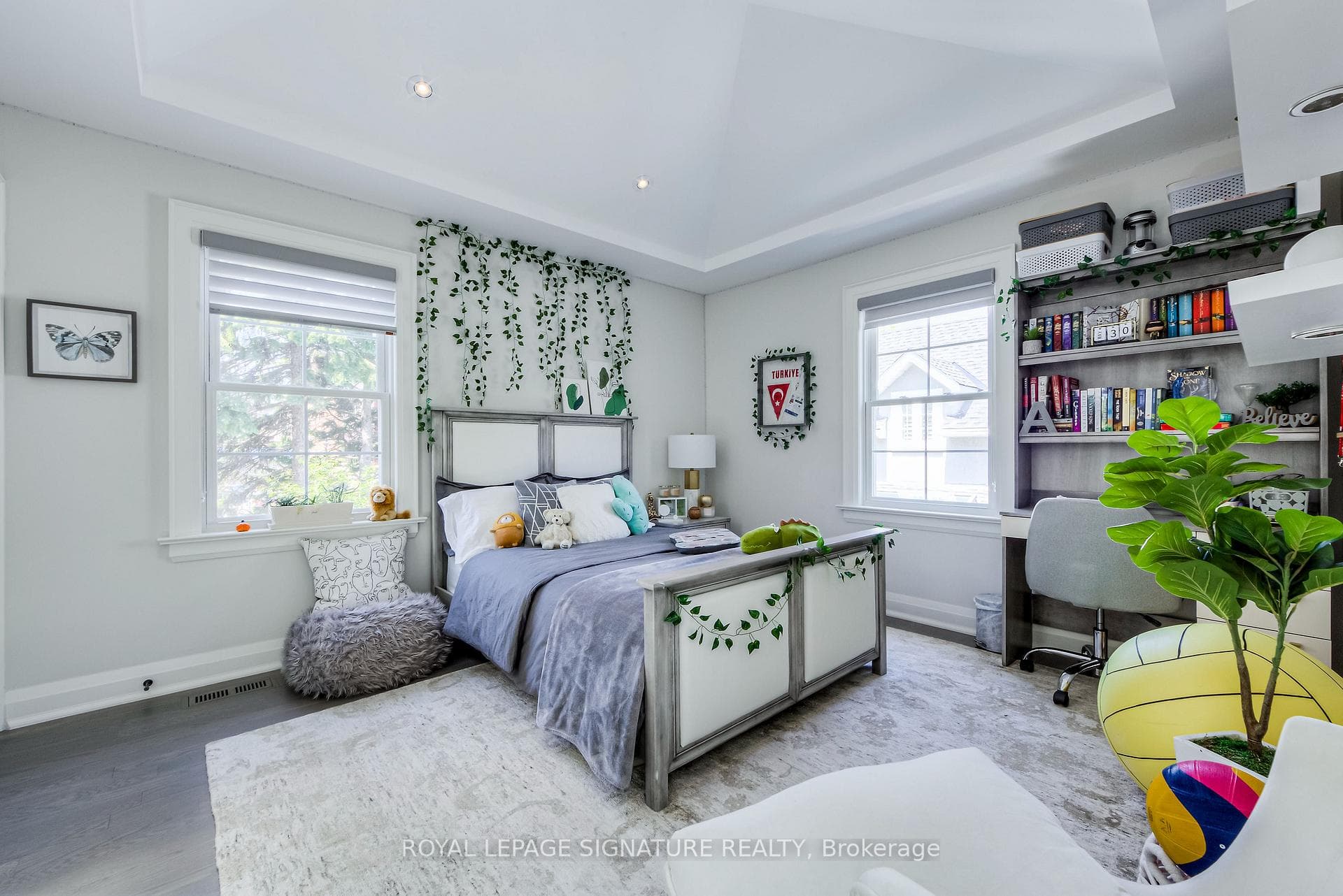 294 Robinson Street photo 15
