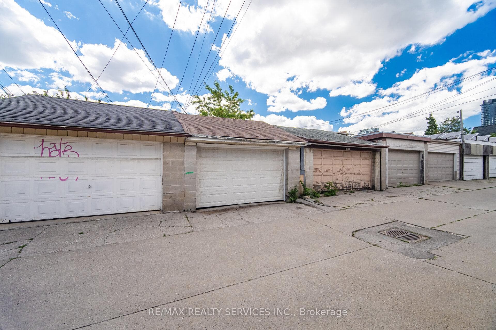1147 Dufferin Street photo 39