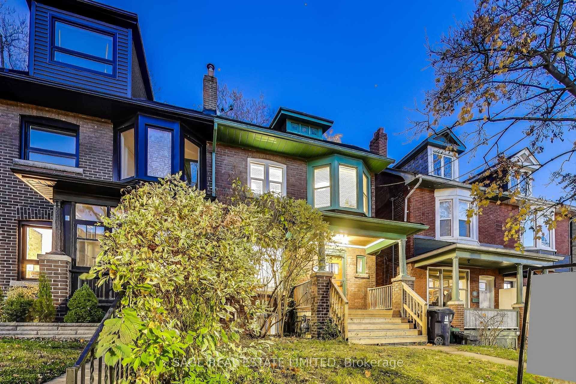 33 Hampton Avenue photo 3