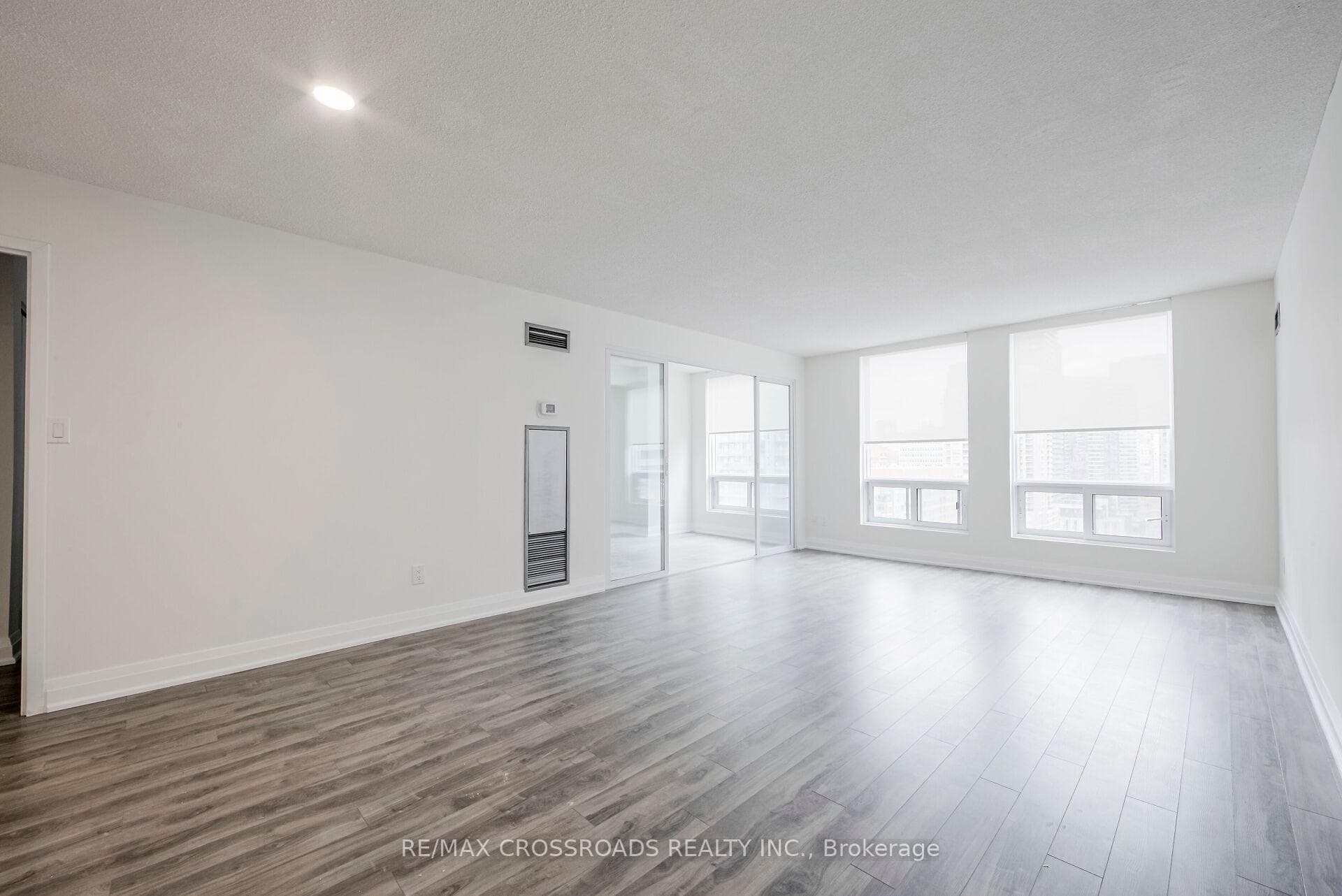 25 Grenville Street Unit 2108 photo 8